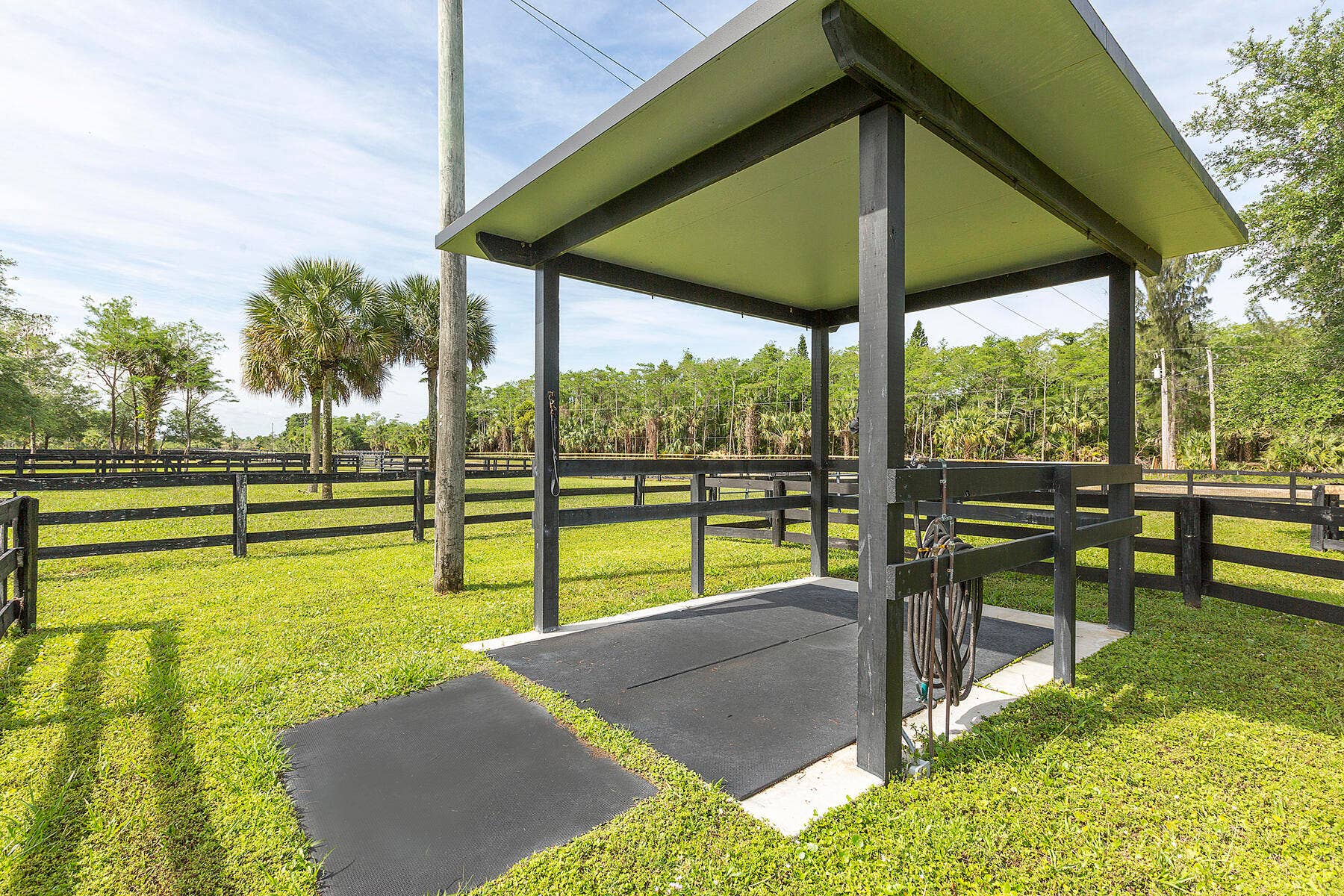 2741 Buck Ridge Trail, Loxahatchee, Loxahatchee, FL 33470 Wash stall