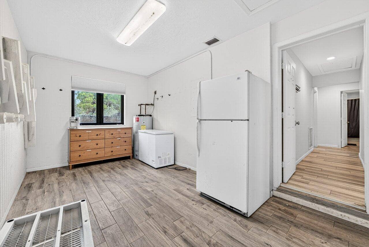 2741 Buck Ridge Trail, Loxahatchee, Loxahatchee, FL 33470 Tack room for 6 stall barn