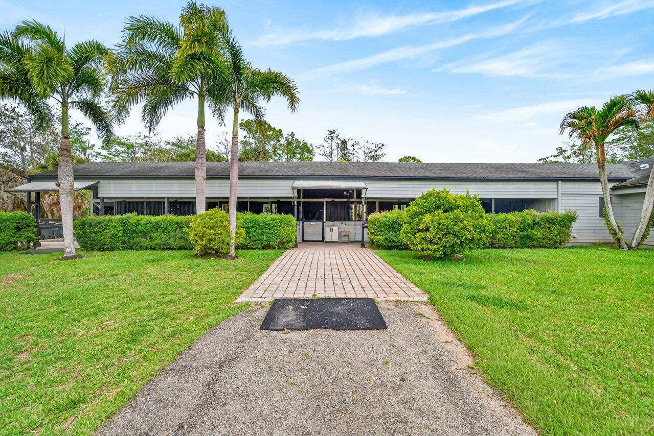 2741 Buck Ridge Trail, Loxahatchee, Loxahatchee, FL 33470 6 stall barn