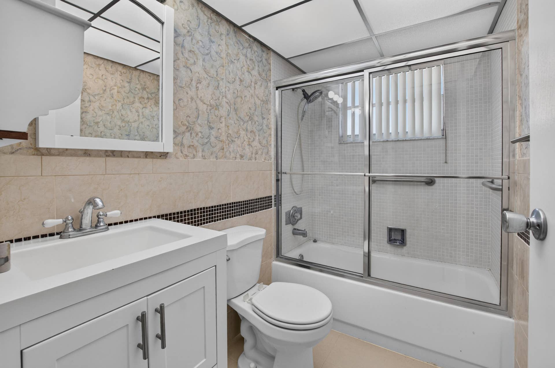 152 VALENCIA G Boulevard, Delray Beach, FL 33446 Bathroom 2