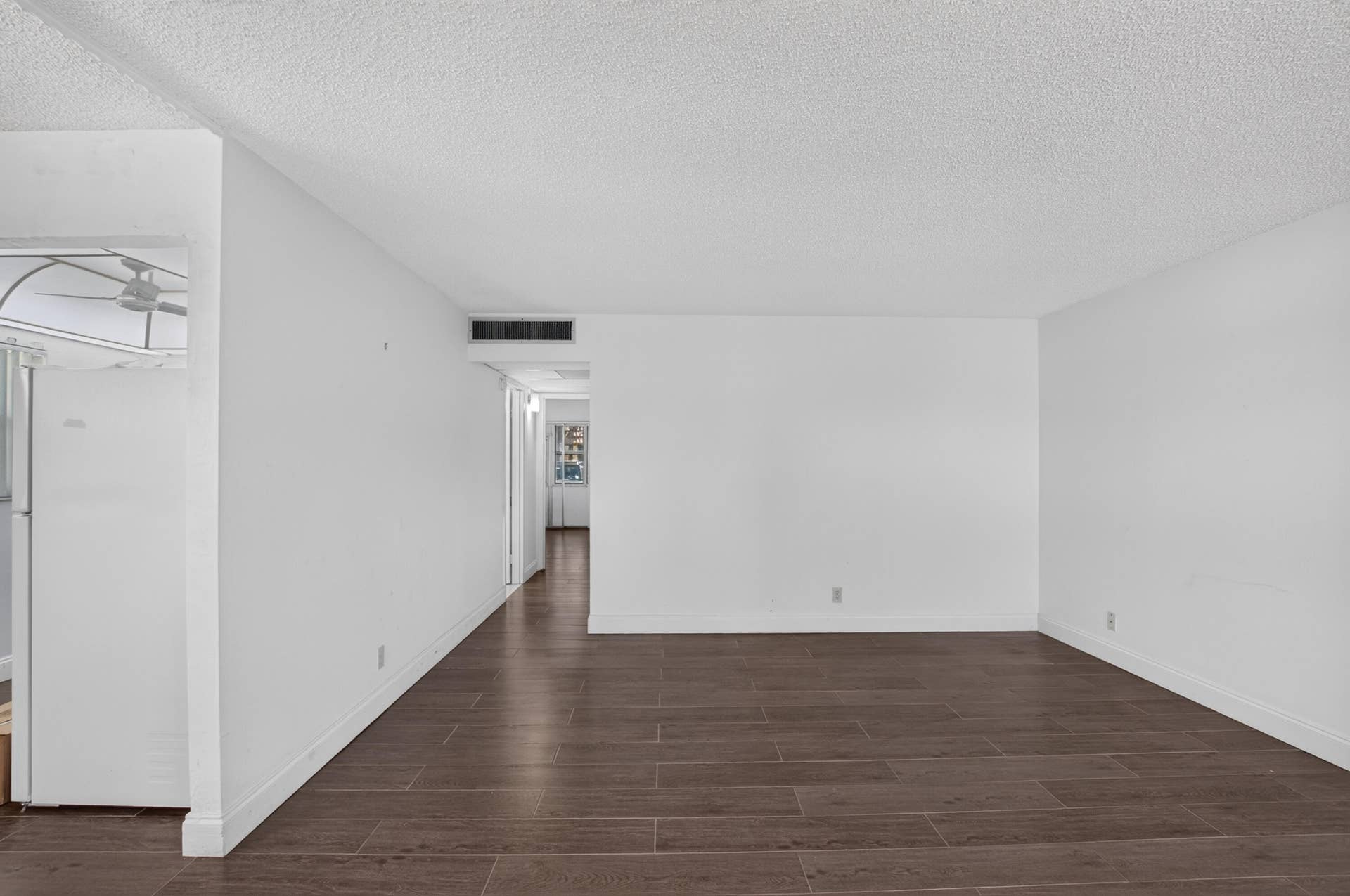 152 VALENCIA G Boulevard, Delray Beach, FL 33446 Living Room
