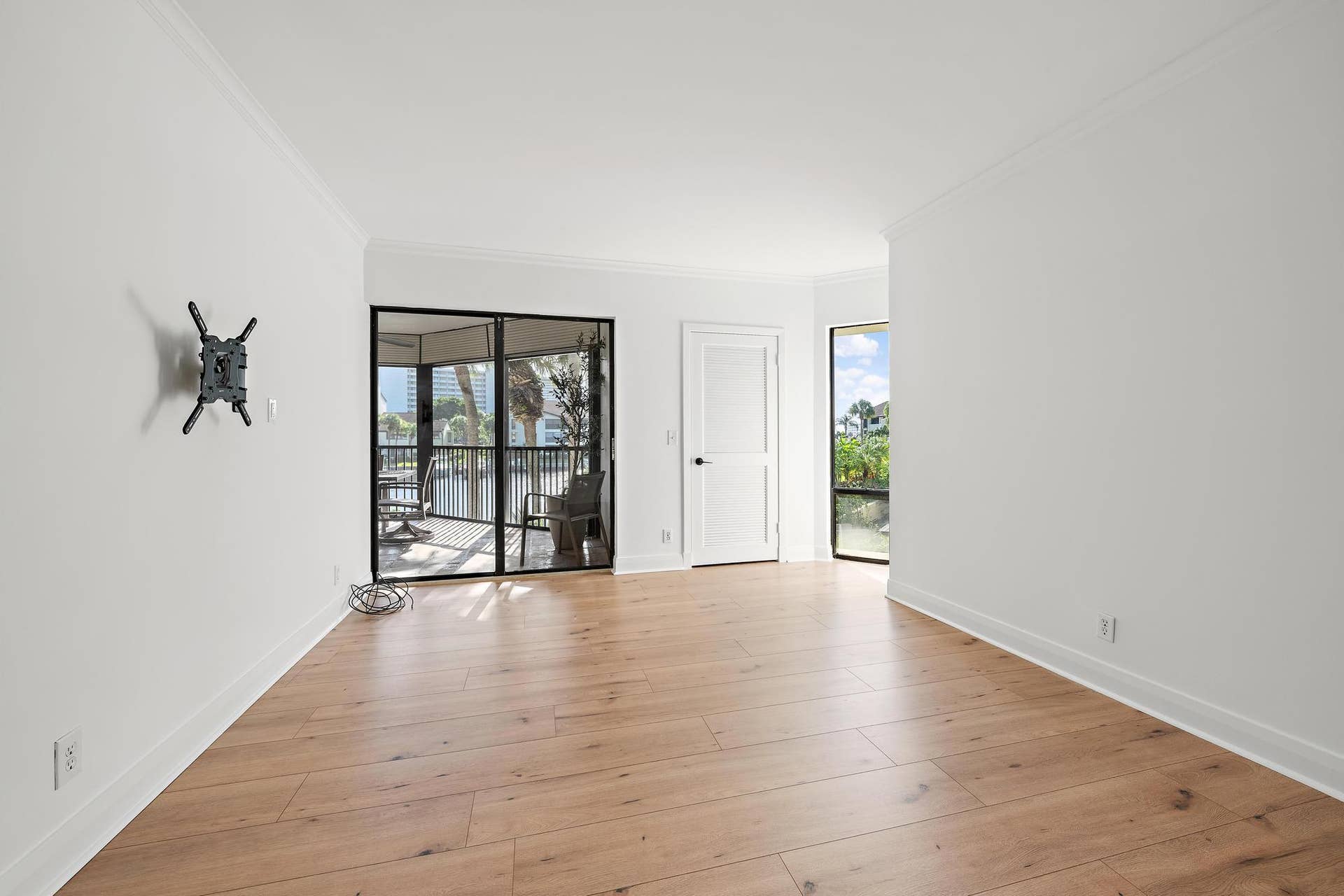 1124 Marine Way W D2R-18