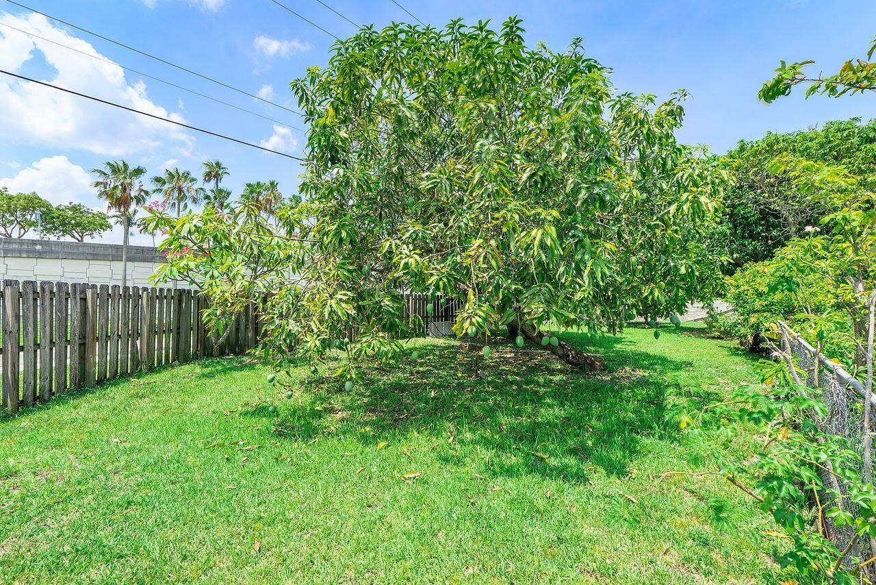 1302 SW 22ND Avenue, Fort Lauderdale, FL 33312 Shed