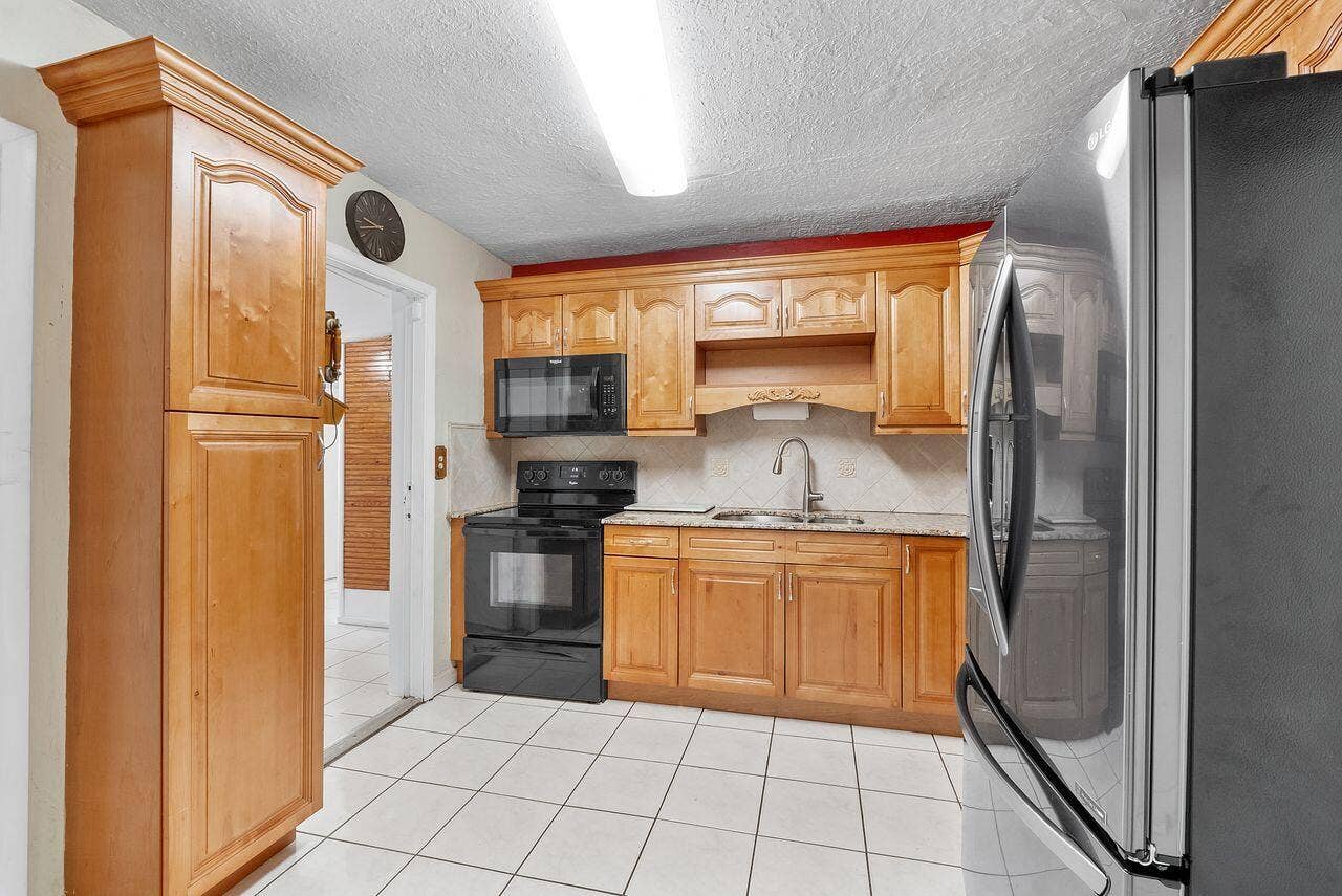 1302 SW 22ND Avenue, Fort Lauderdale, FL 33312 Kitchen