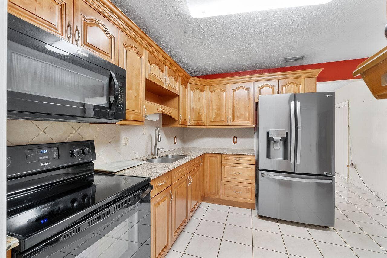 1302 SW 22ND Avenue, Fort Lauderdale, FL 33312 Kitchen
