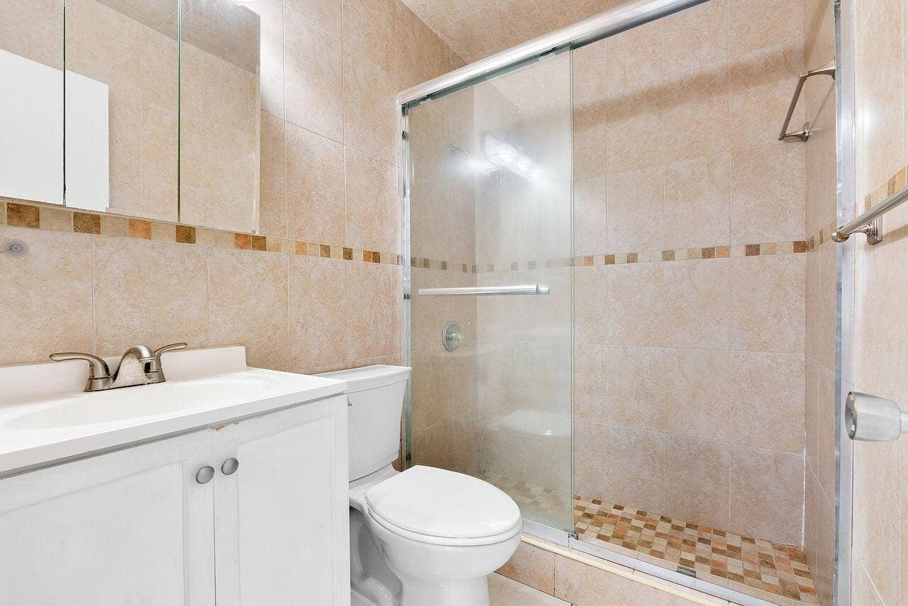 1302 SW 22ND Avenue, Fort Lauderdale, FL 33312 Shared Bathroom