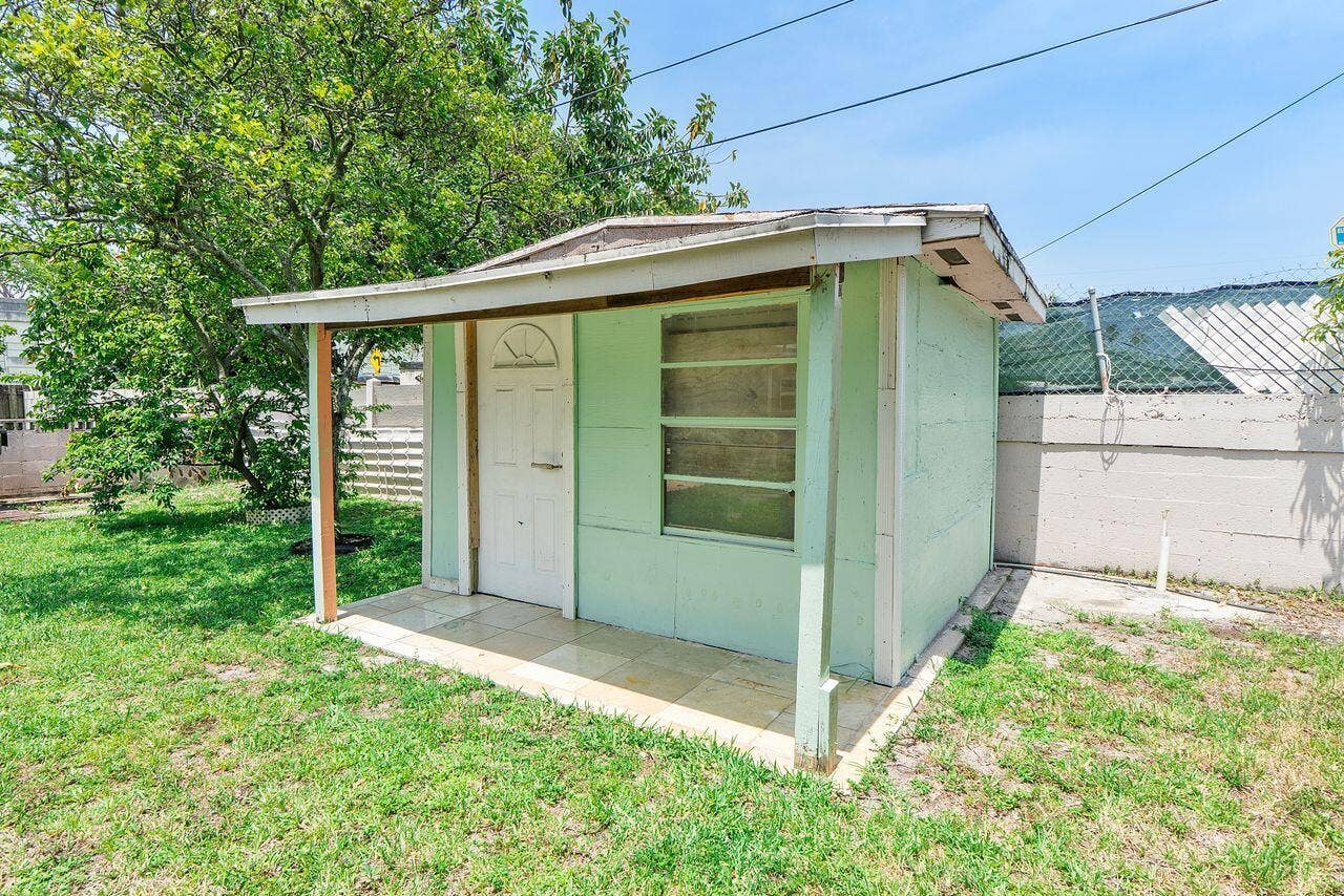 1302 SW 22ND Avenue, Fort Lauderdale, FL 33312 Shed