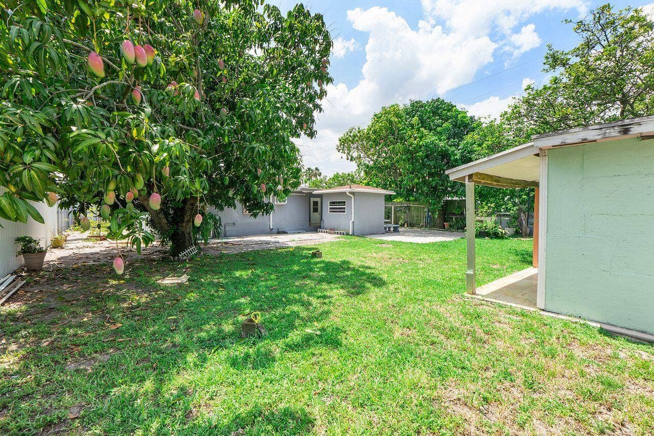 1302 SW 22ND Avenue, Fort Lauderdale, FL 33312 Shed