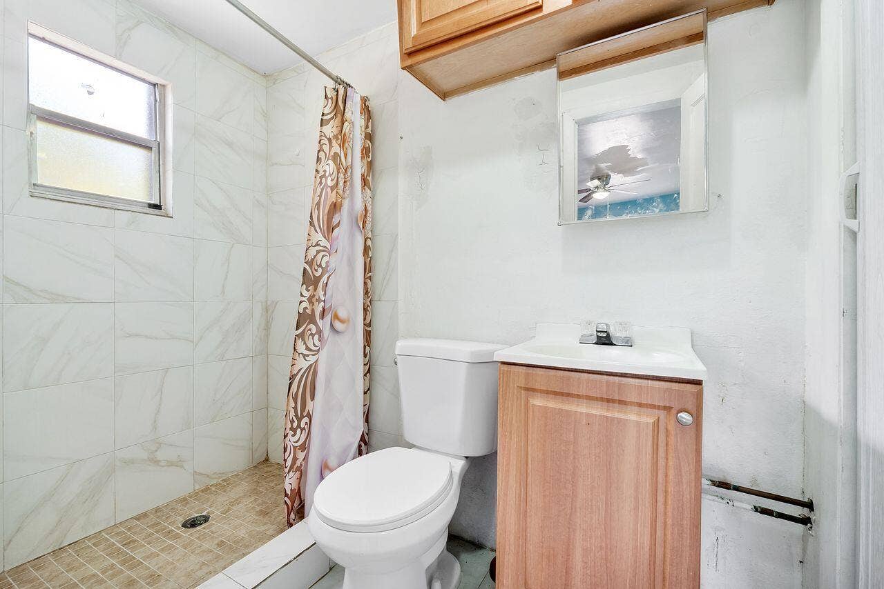 1302 SW 22ND Avenue, Fort Lauderdale, FL 33312 Bathroom Studio