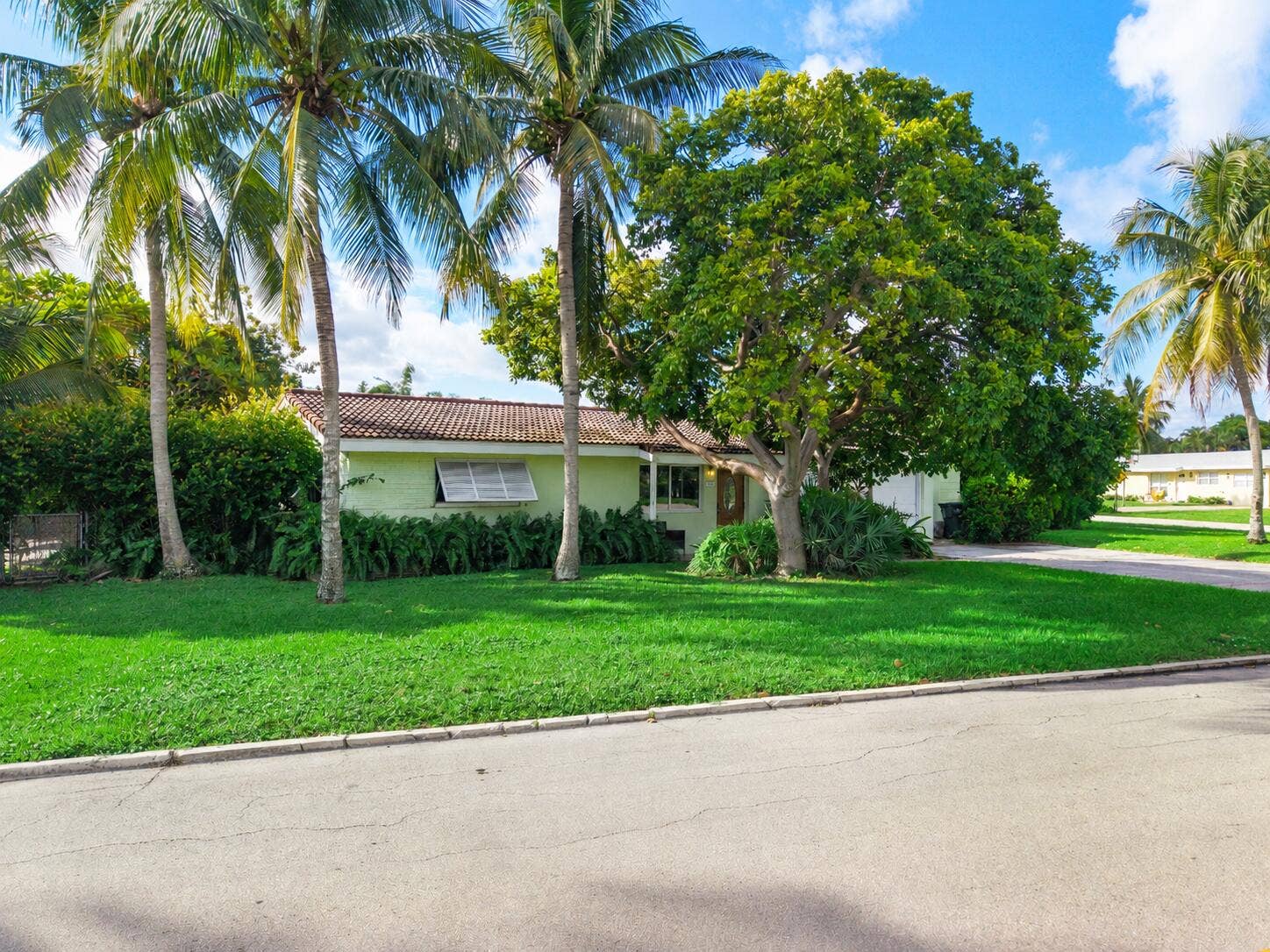 410 NE 36th Street, Boca Raton, FL 33431 Large corner lot