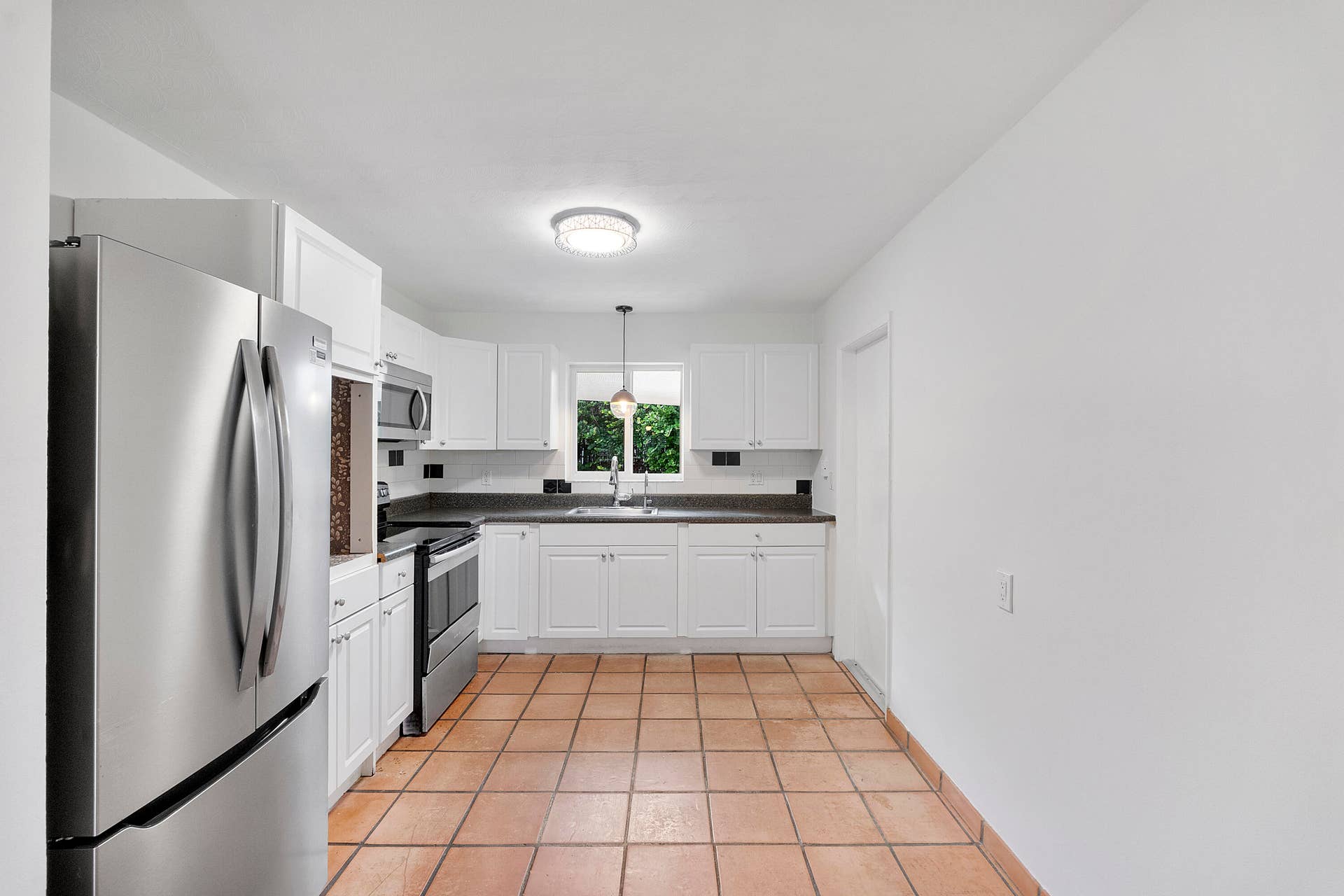 410 NE 36th Street, Boca Raton, FL 33431 Stainless appliances