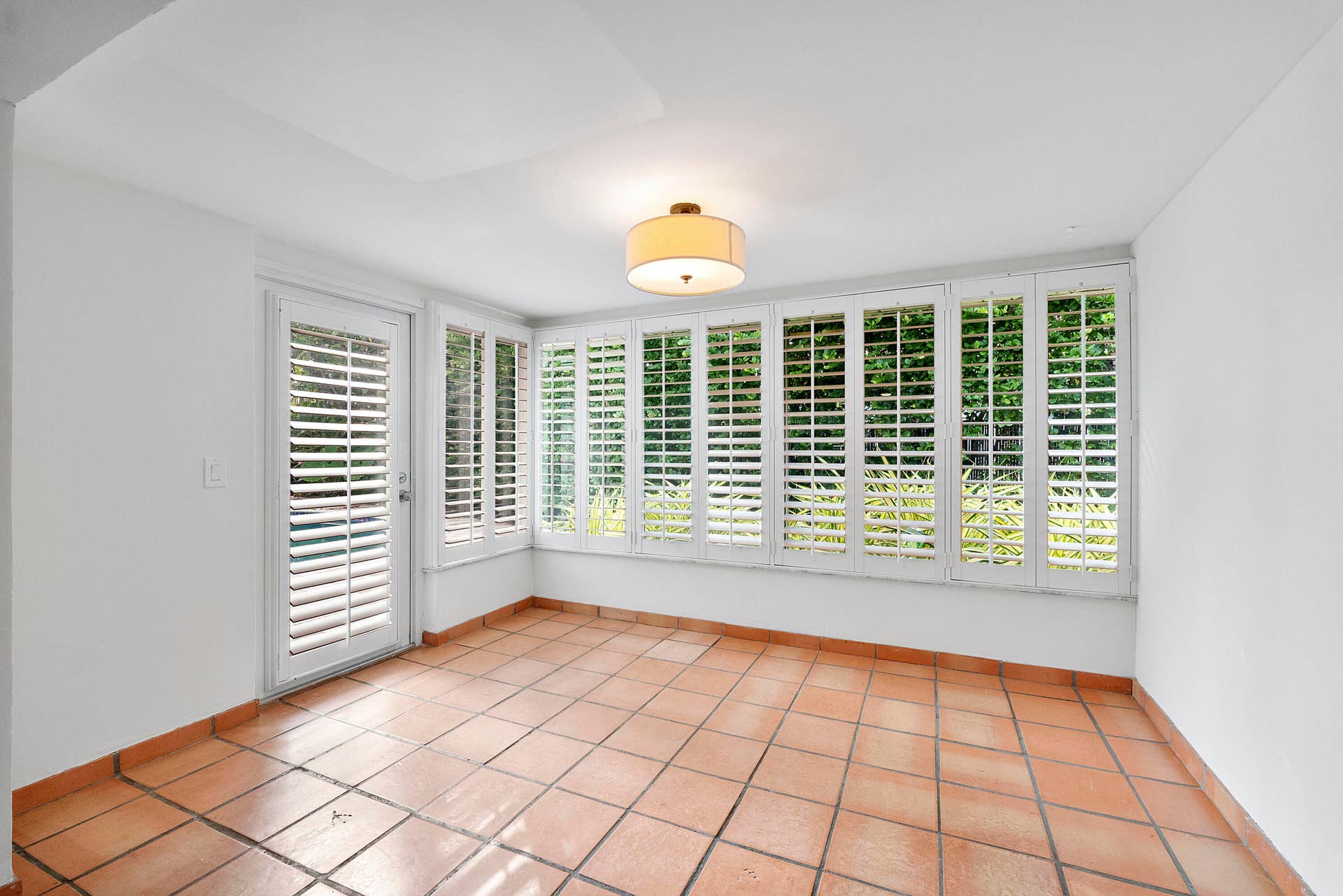 410 NE 36th Street, Boca Raton, FL 33431 Dining room with direct pool access