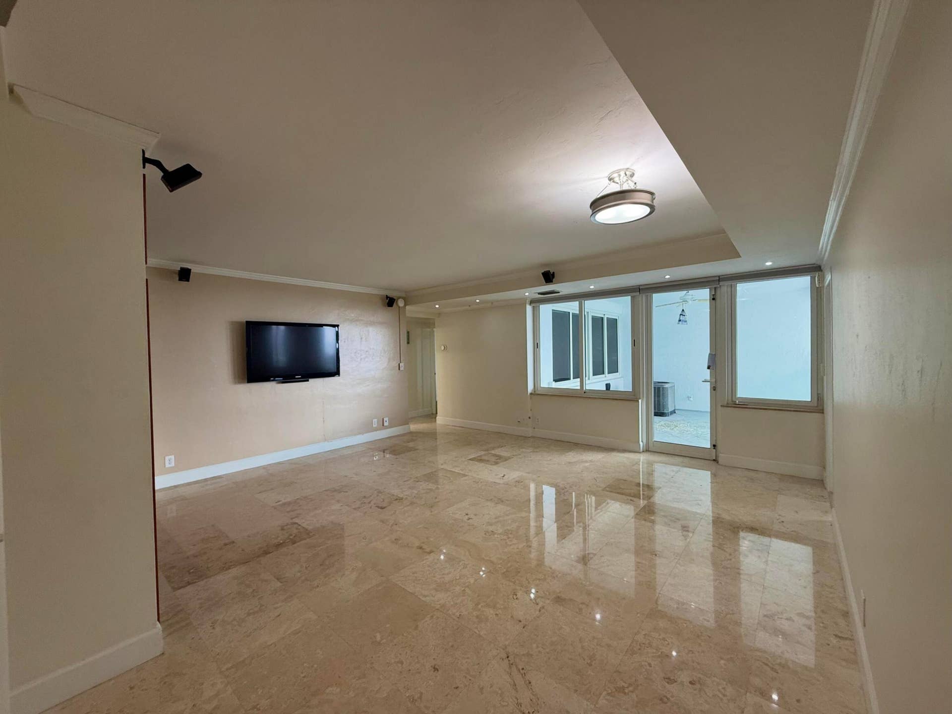 3233 NE 34TH, #1712, Fort Lauderdale, FL 33308 Dining / Living Area