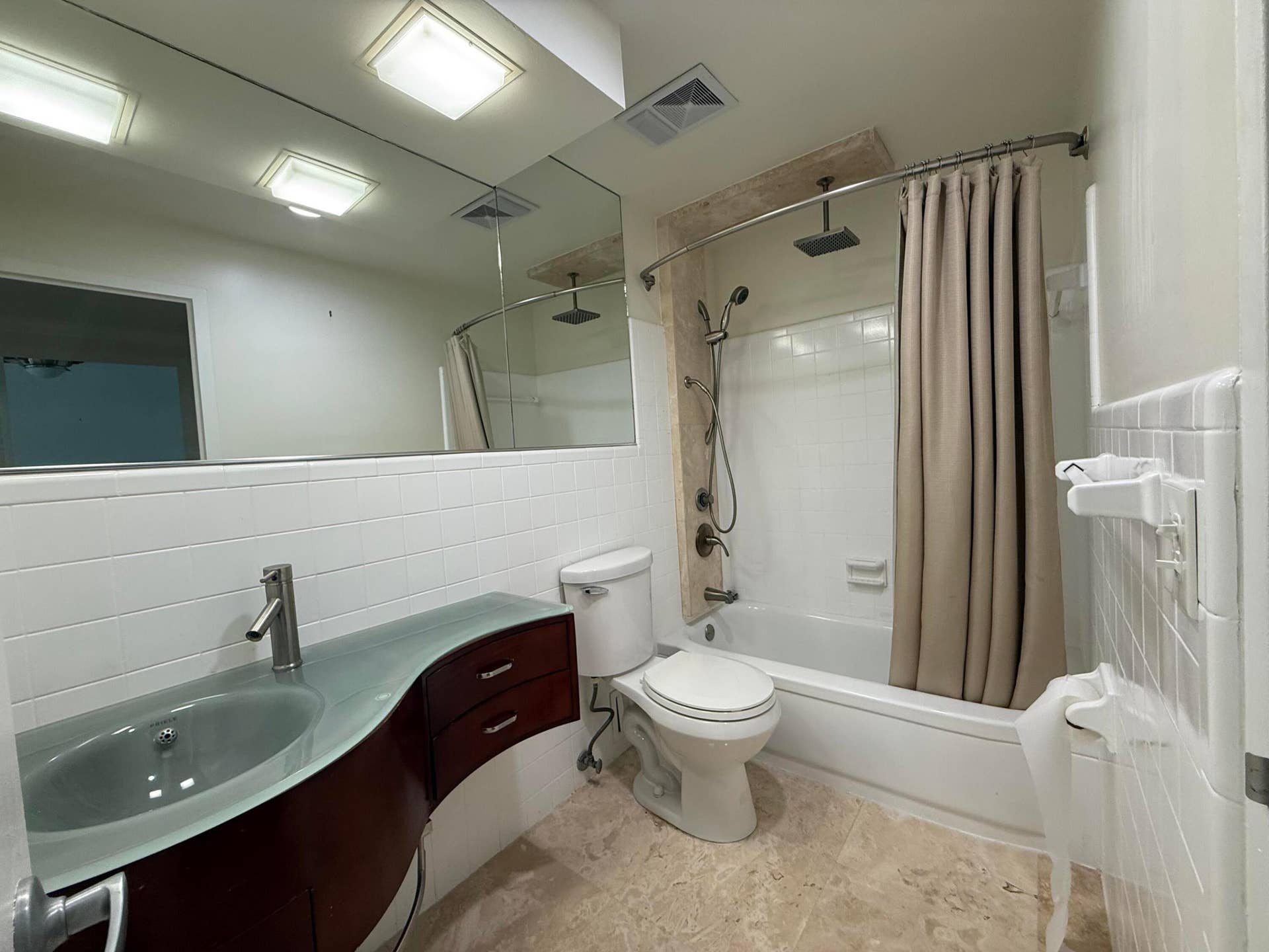 3233 NE 34TH, #1712, Fort Lauderdale, FL 33308 Guest Bathroom