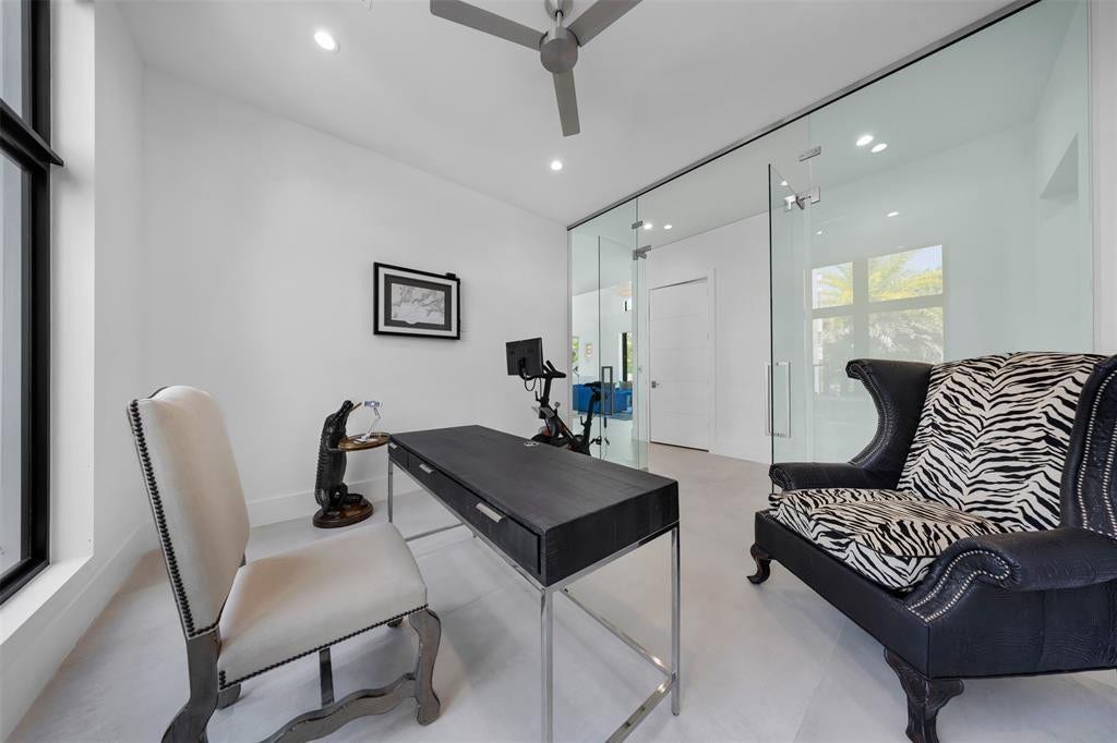 2001 Marietta Drive, Fort Lauderdale, FL 33316 1st Floor Office