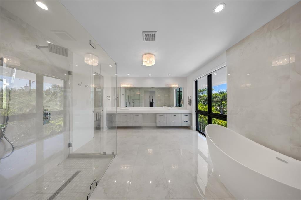 2001 Marietta Drive, Fort Lauderdale, FL 33316 Primary Bathroom