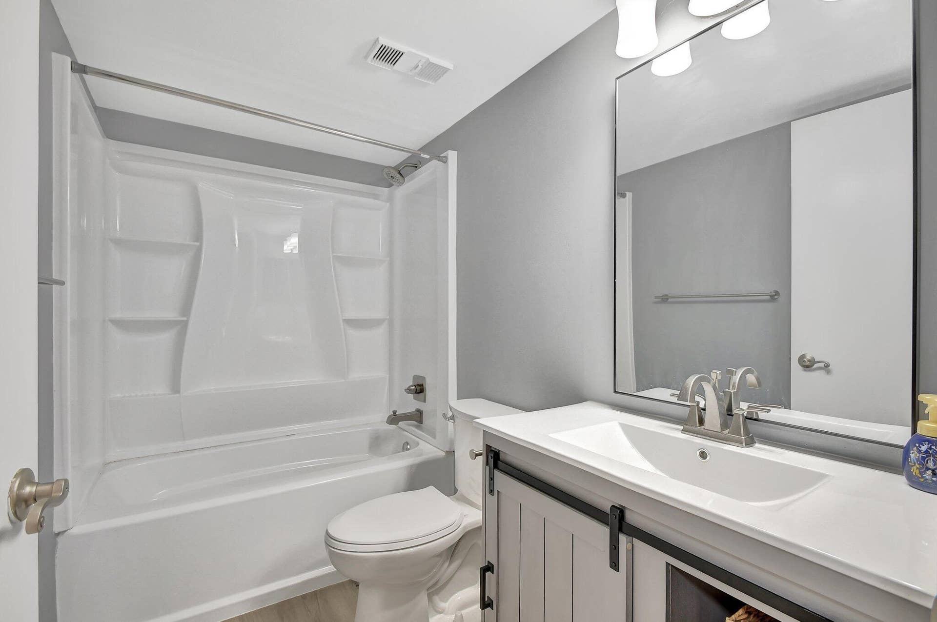 Bathroom 2 view 2