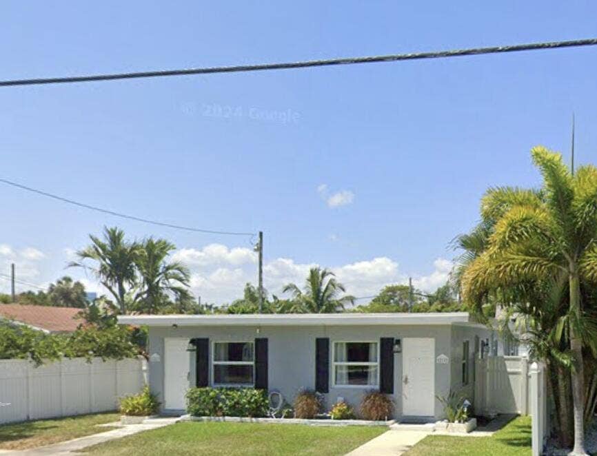 218 SE 4th Avenue, Delray Beach, FL 33483 front