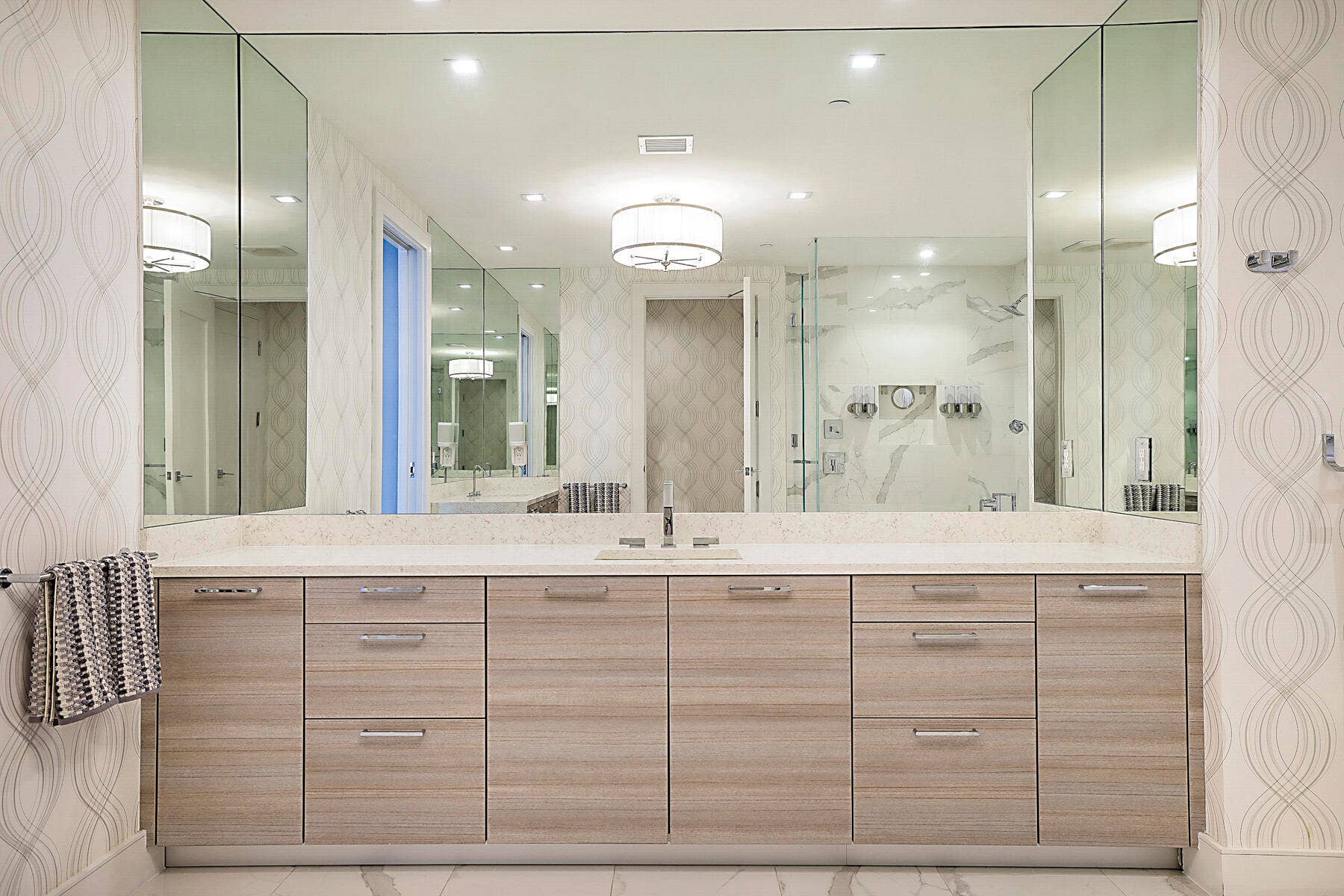 ELEGANT BATHROOM