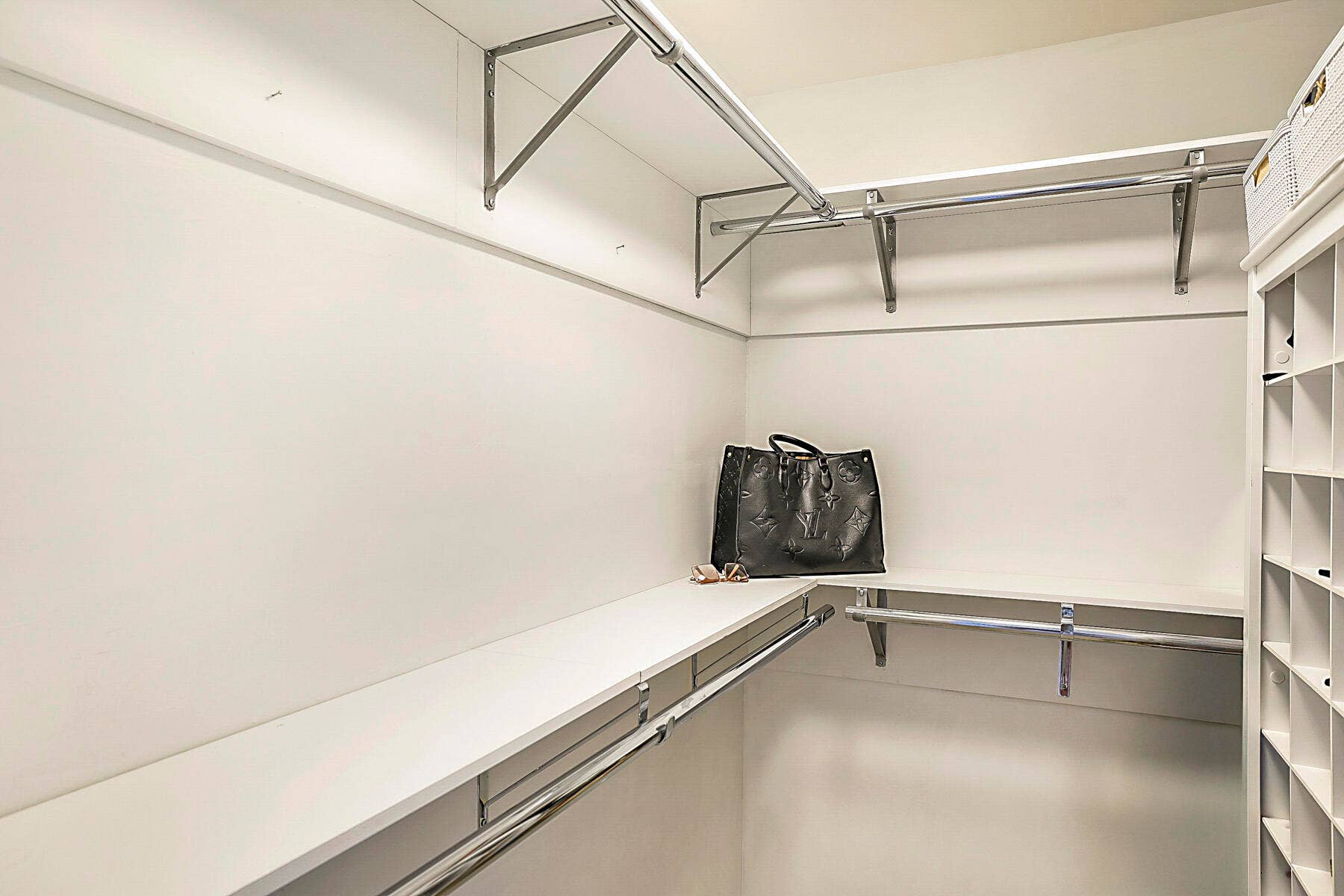 GUEST BEDROOM CLOSET