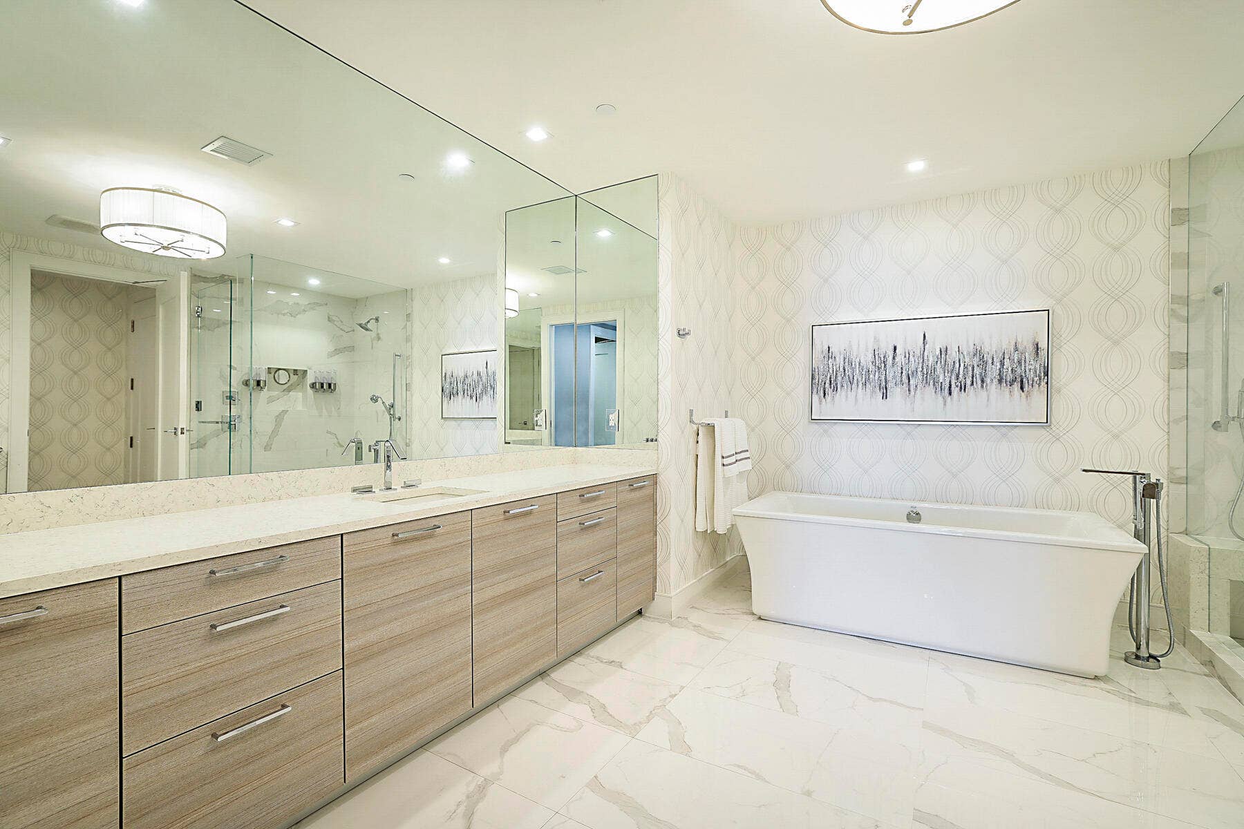 PRINCIPAL BATHROOM
