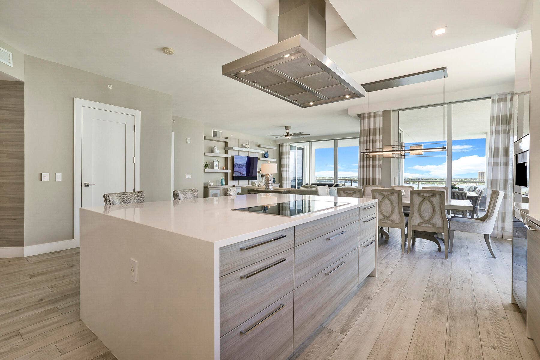 OPEN KITCHEN