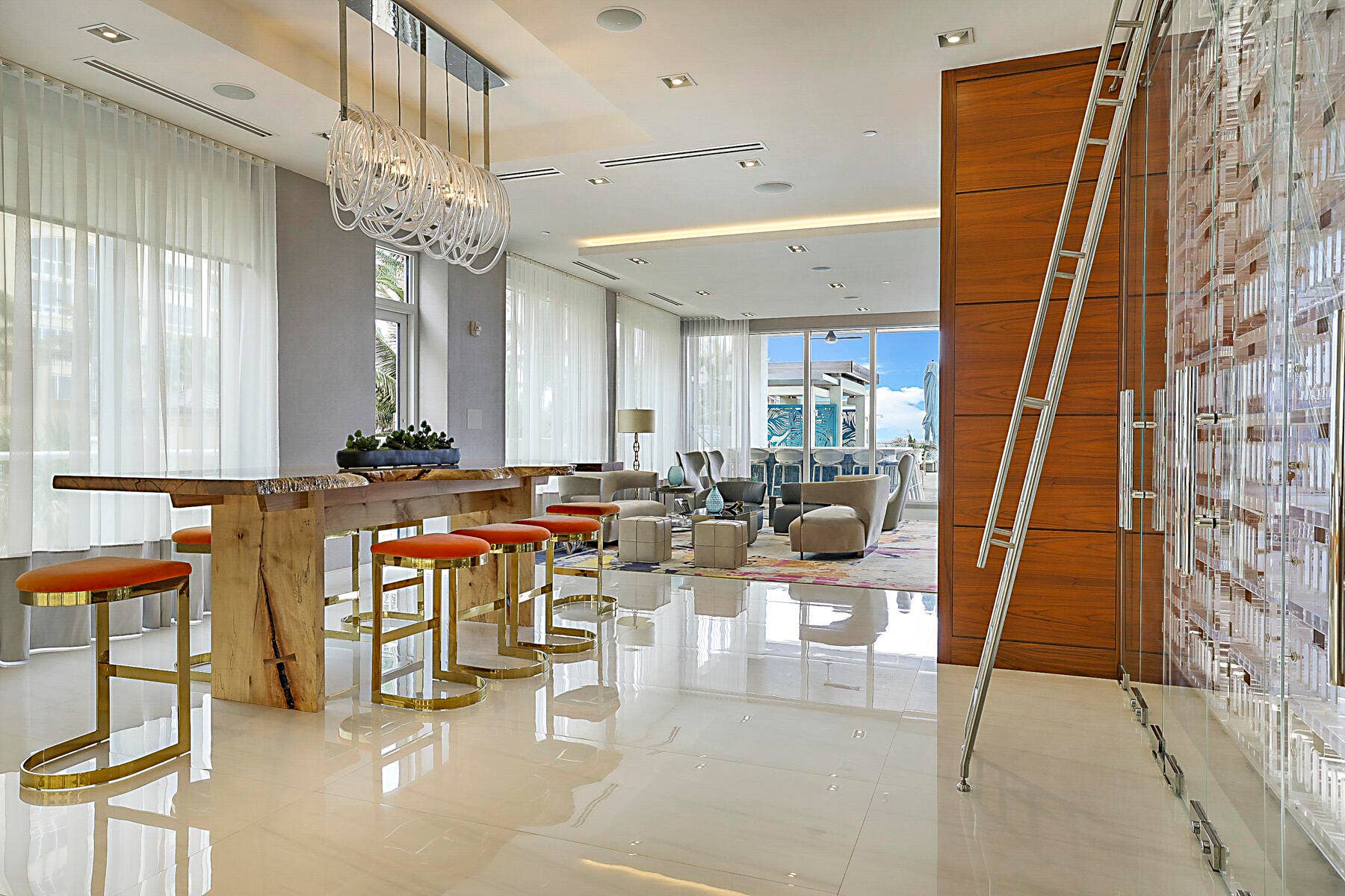CLUB ROOM