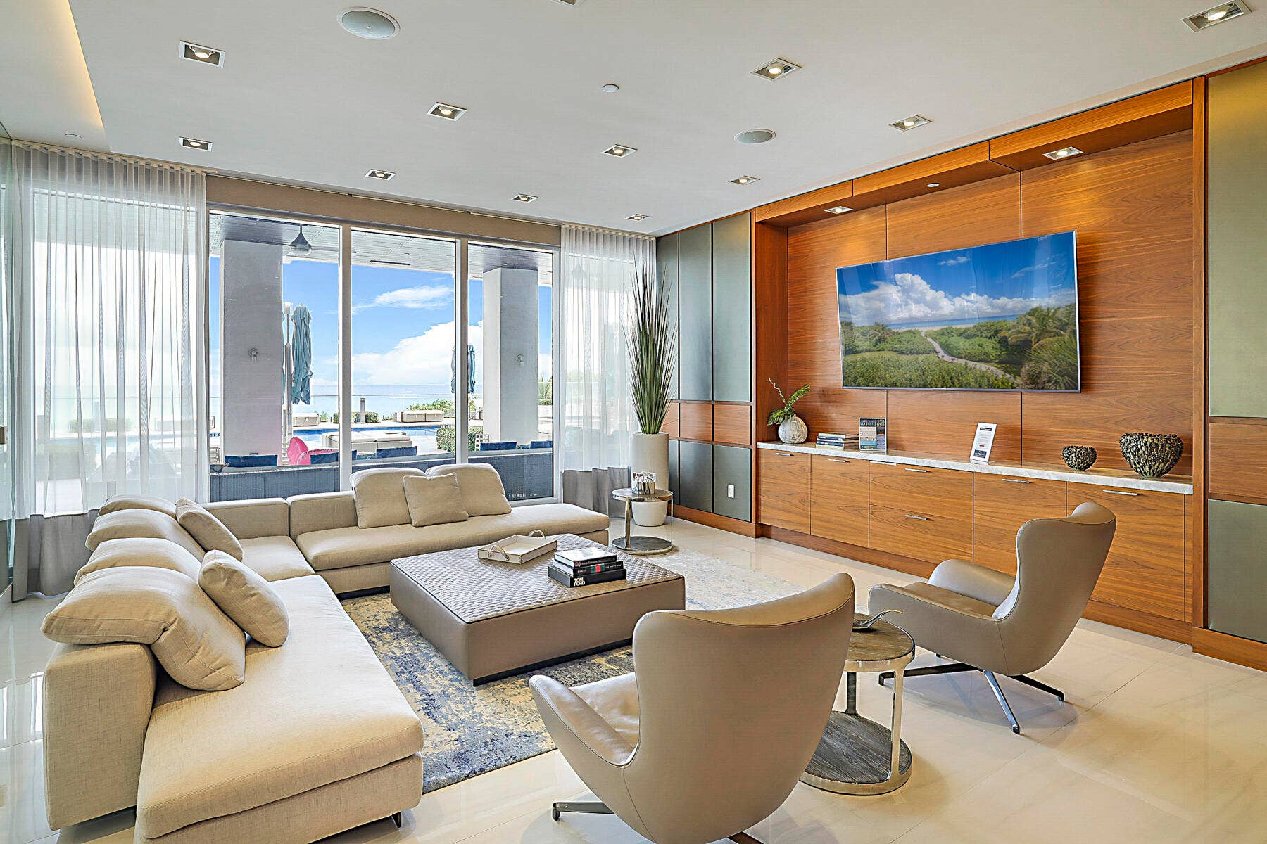 CLUB ROOM