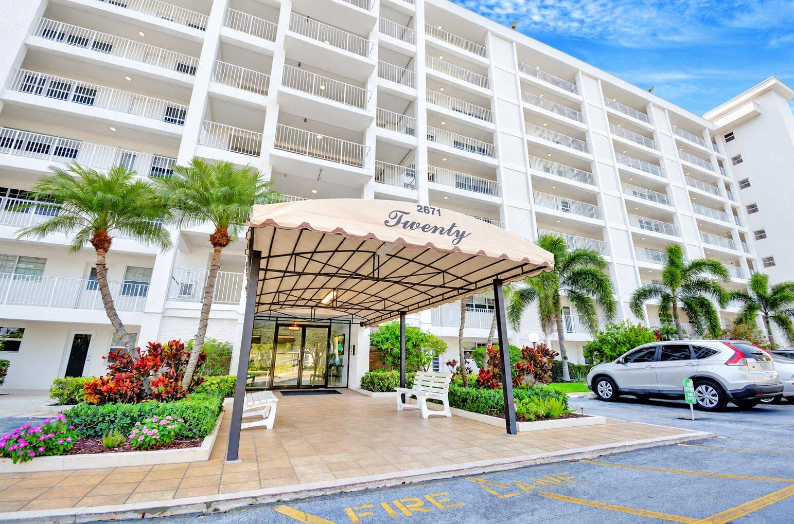 2671 S COURSE Drive, #105, Pompano Beach, FL 33069 Building Entrance