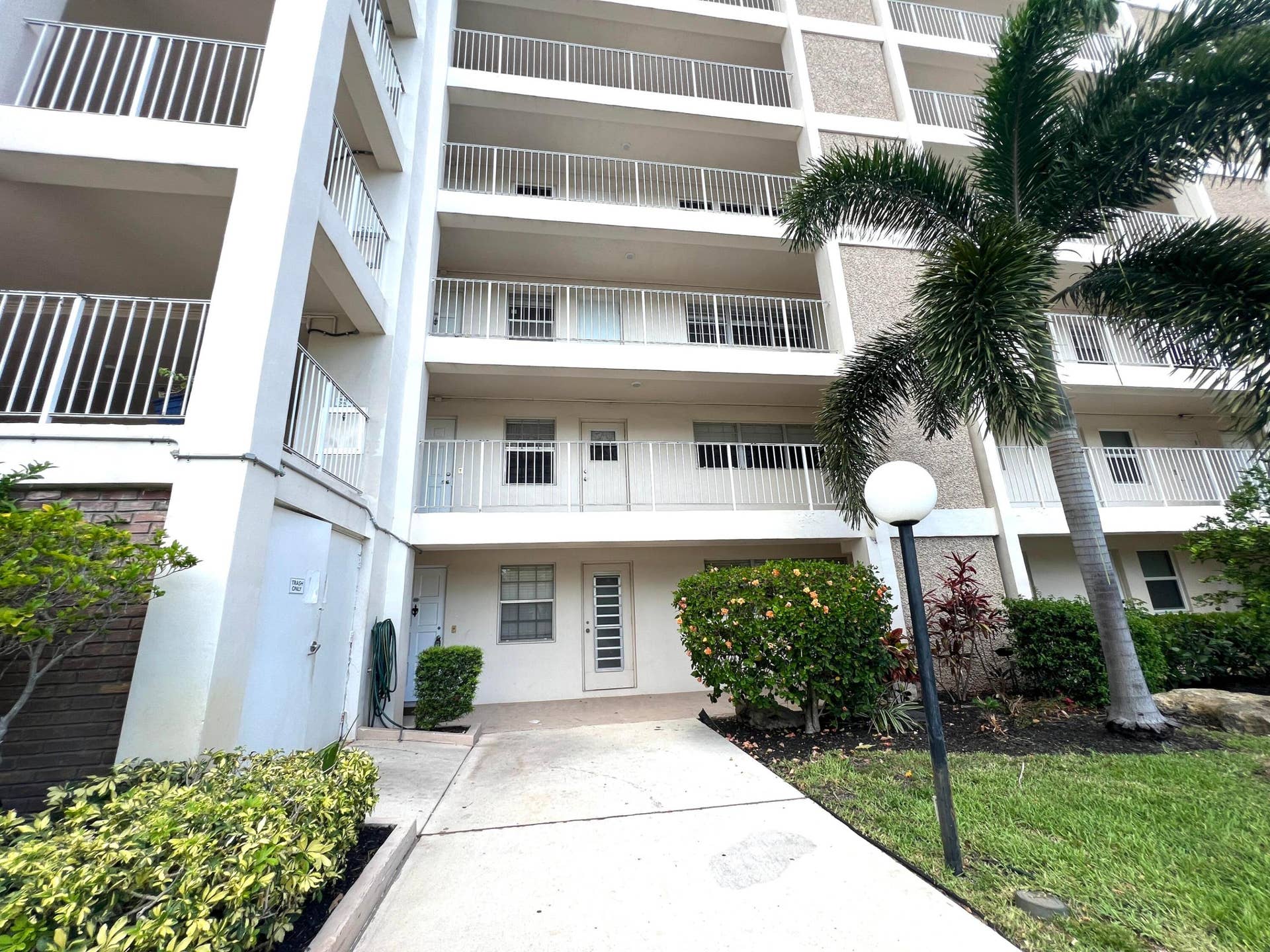 2671 S COURSE Drive, #105, Pompano Beach, FL 33069 Condo Entrance