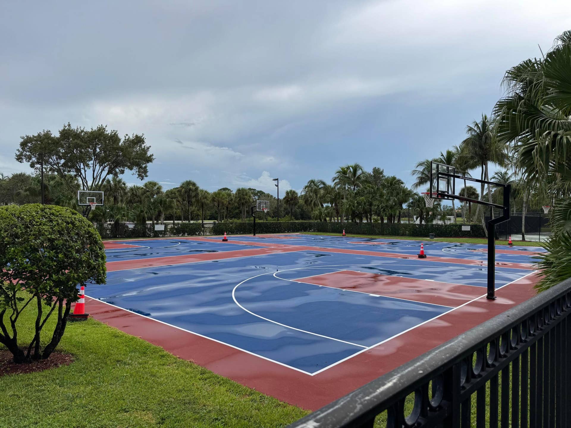 1831 Waldorf Drive E, Royal Palm Beach, FL 33411 BASKETBALL COURTS INSIDE THE CLUBHOUSE FACILITY