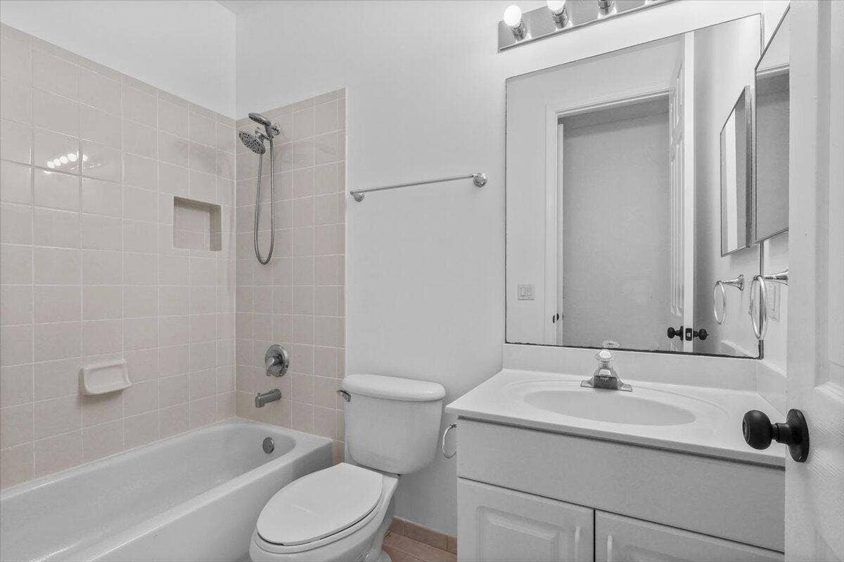 1831 Waldorf Drive E, Royal Palm Beach, FL 33411 EN-SUITE BATHROOM IN BEDROOM #3