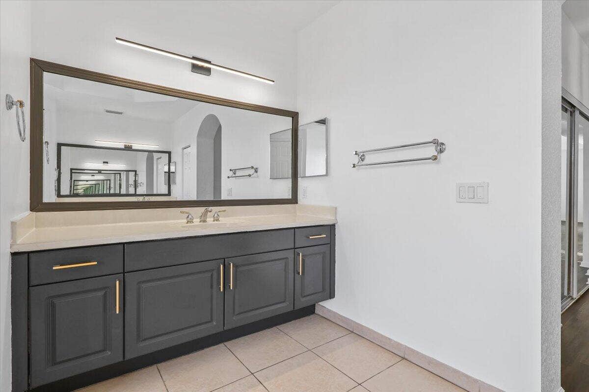 1831 Waldorf Drive E, Royal Palm Beach, FL 33411 EN-SUITE BATHROOM IN MAIN MASTER SUITE ON SECOND FLOOR