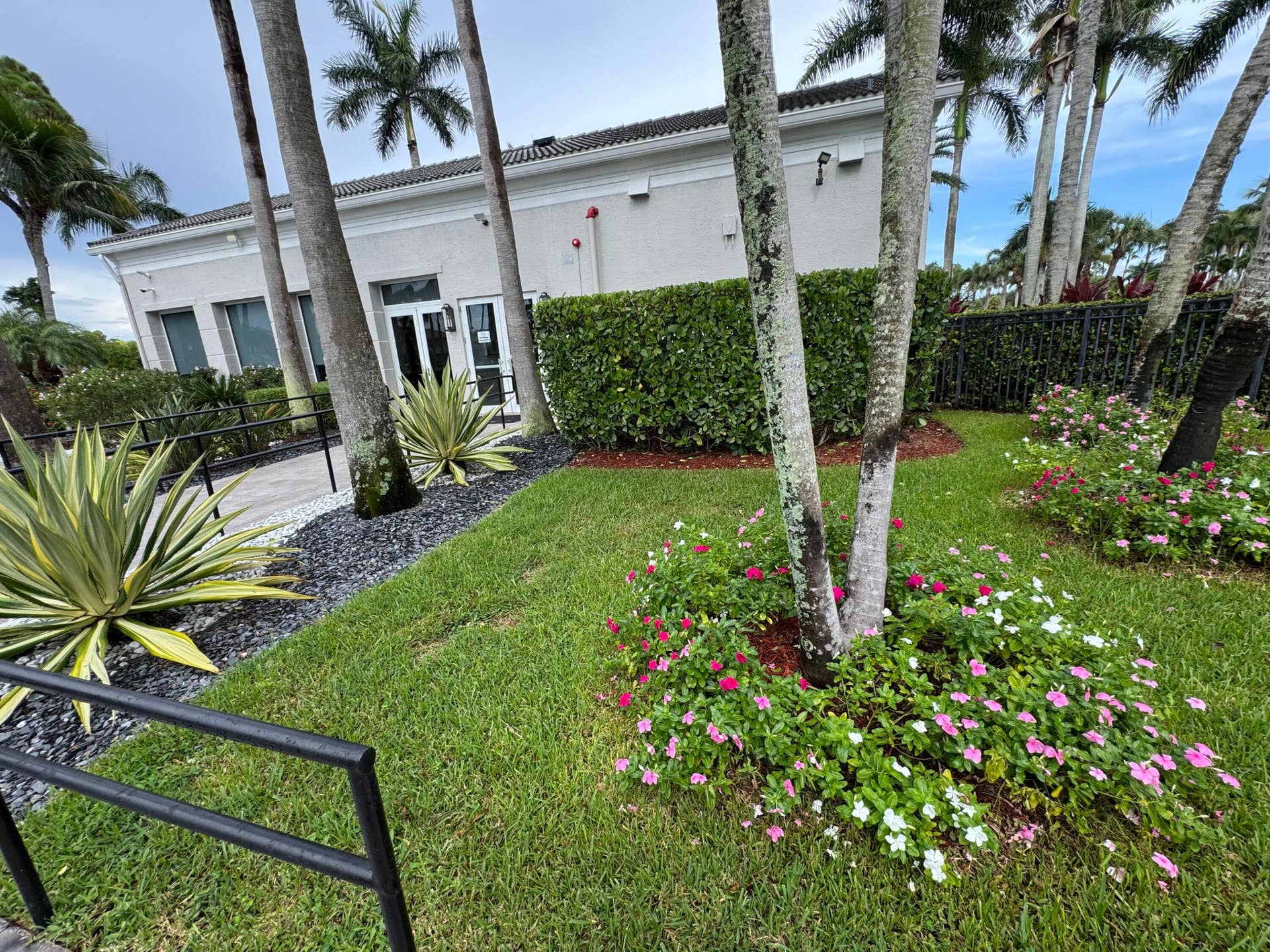 1831 Waldorf Drive E, Royal Palm Beach, FL 33411 COURTYARD OF CLUBHOUSE