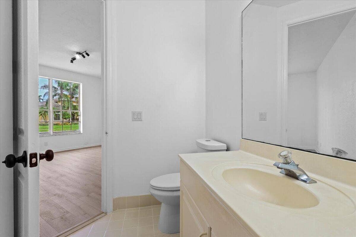 1831 Waldorf Drive E, Royal Palm Beach, FL 33411 FIRST FLOOR FULL BATHROOM