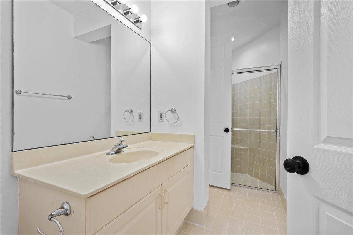 1831 Waldorf Drive E, Royal Palm Beach, FL 33411 FIRST FLOOR FULL BATHROOM