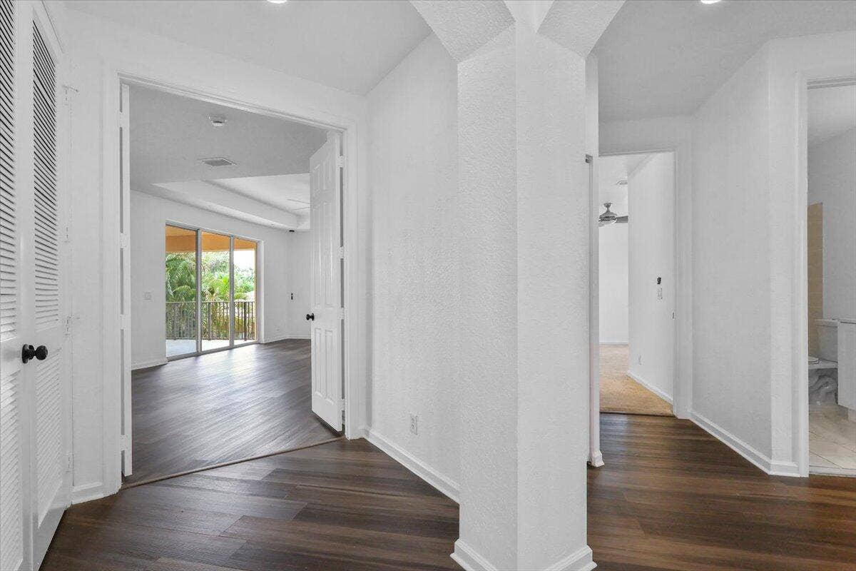 1831 Waldorf Drive E, Royal Palm Beach, FL 33411 SECOND FLOOR FOYER