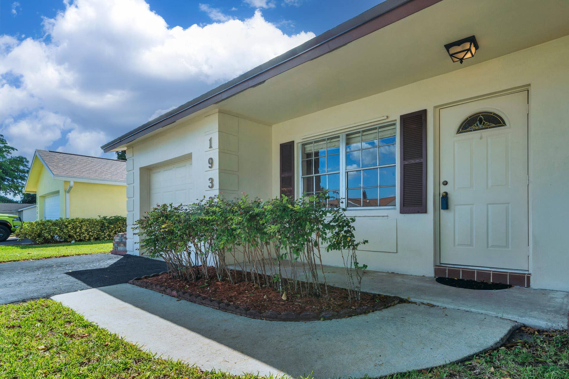 2 Exterior Front (5)