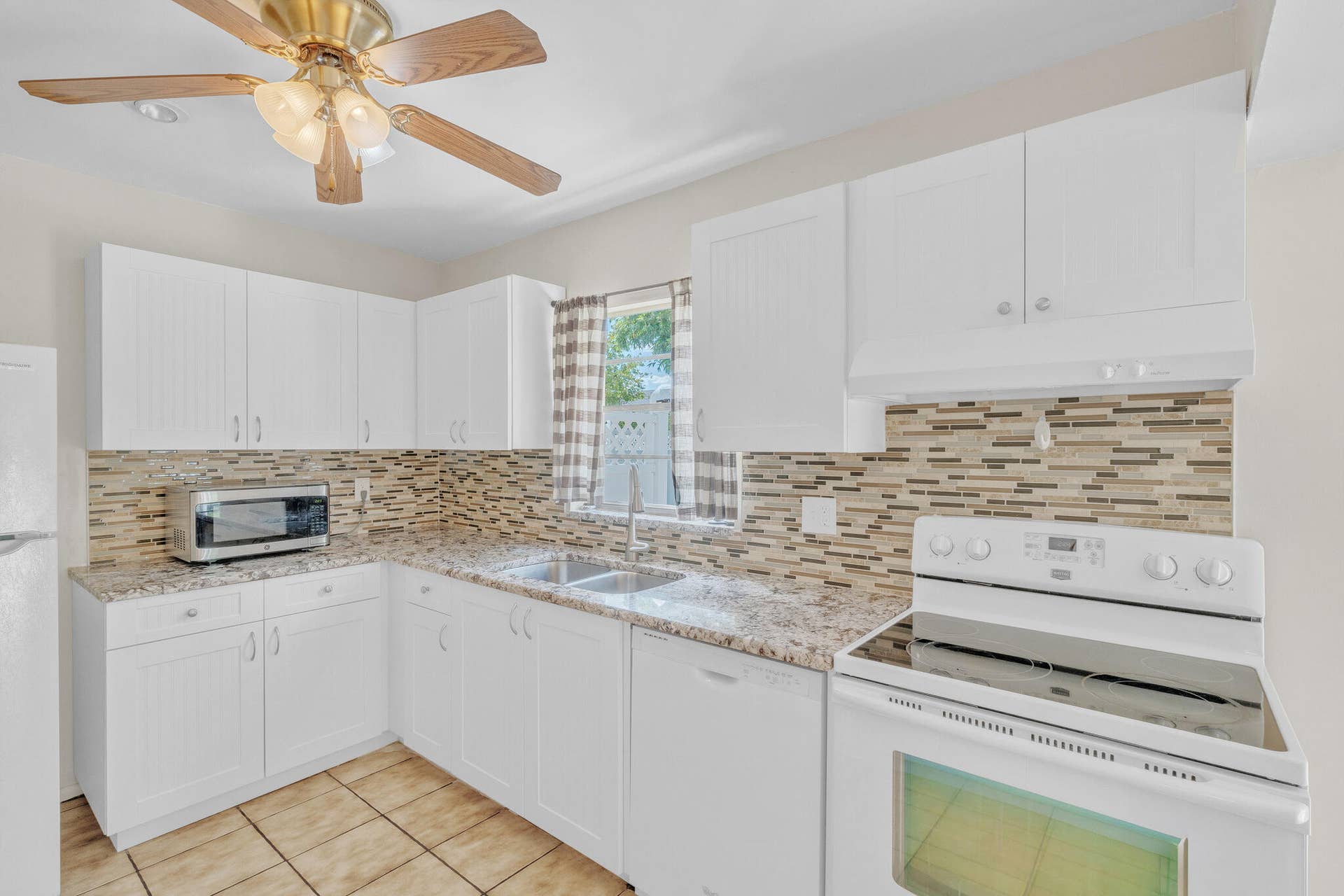 6 Kitchen (2)