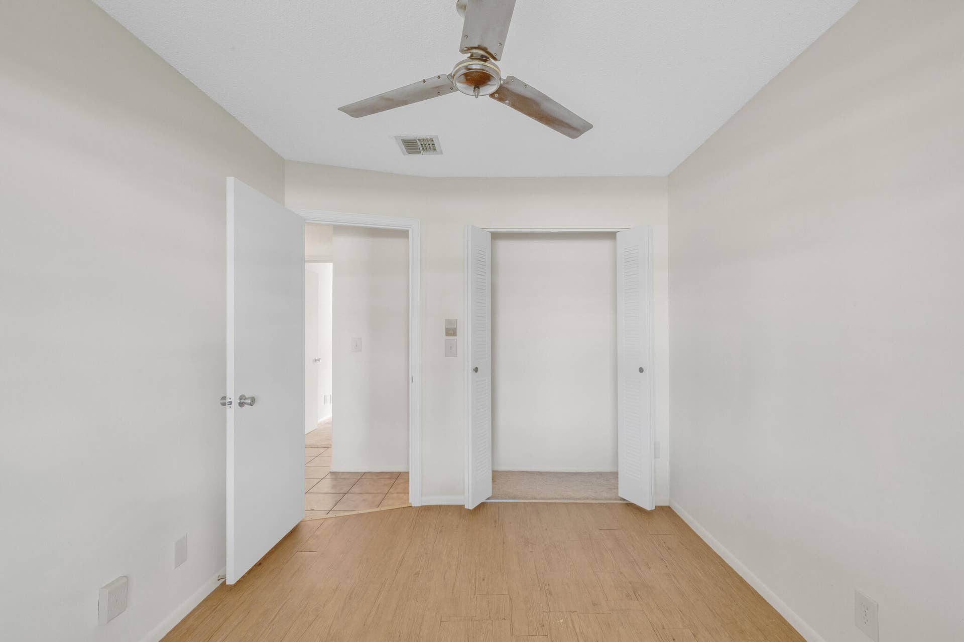 17 Guest Bedroom B (3)