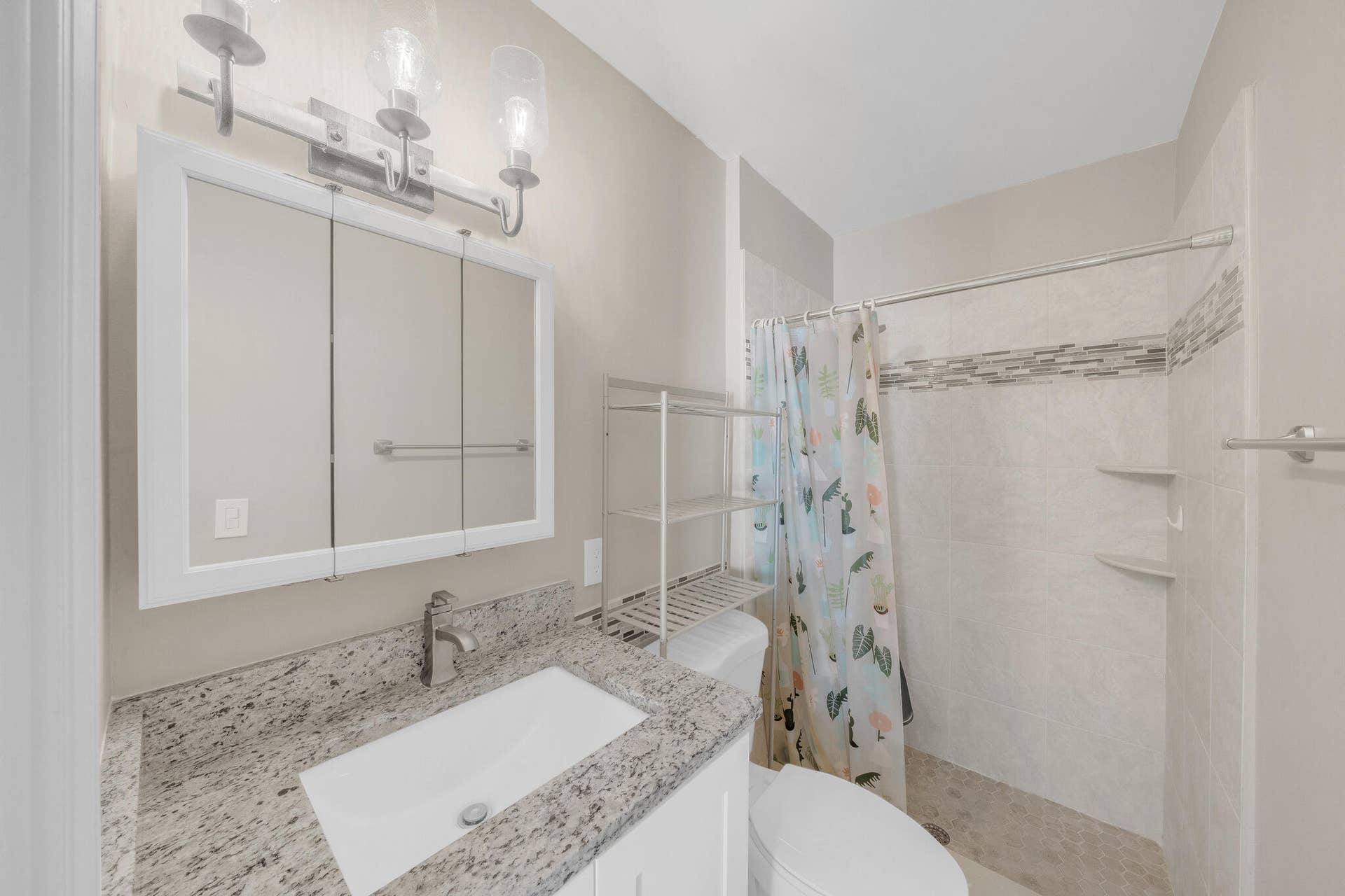 15 Primary Bathroom (1)