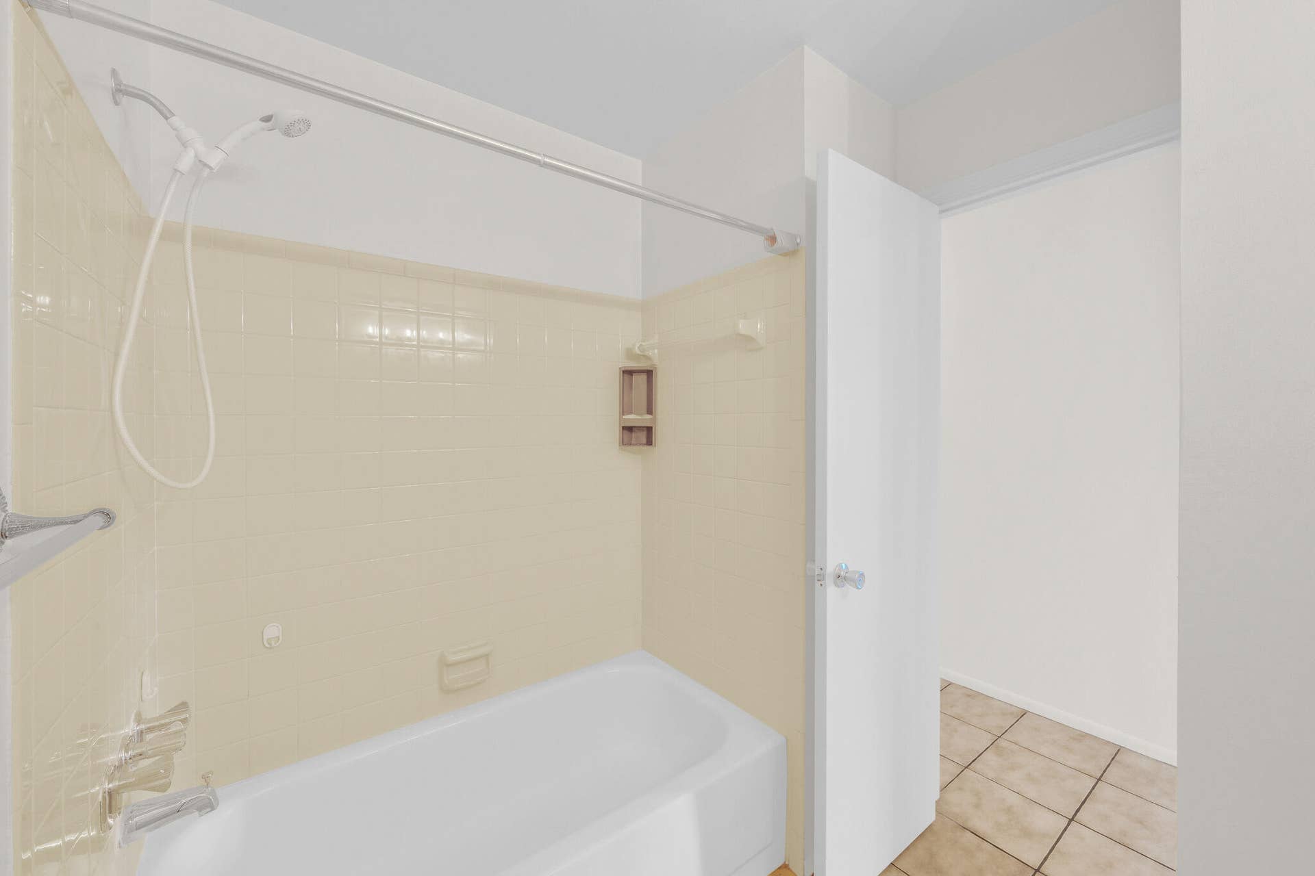 20 Guest Bathroom (2)