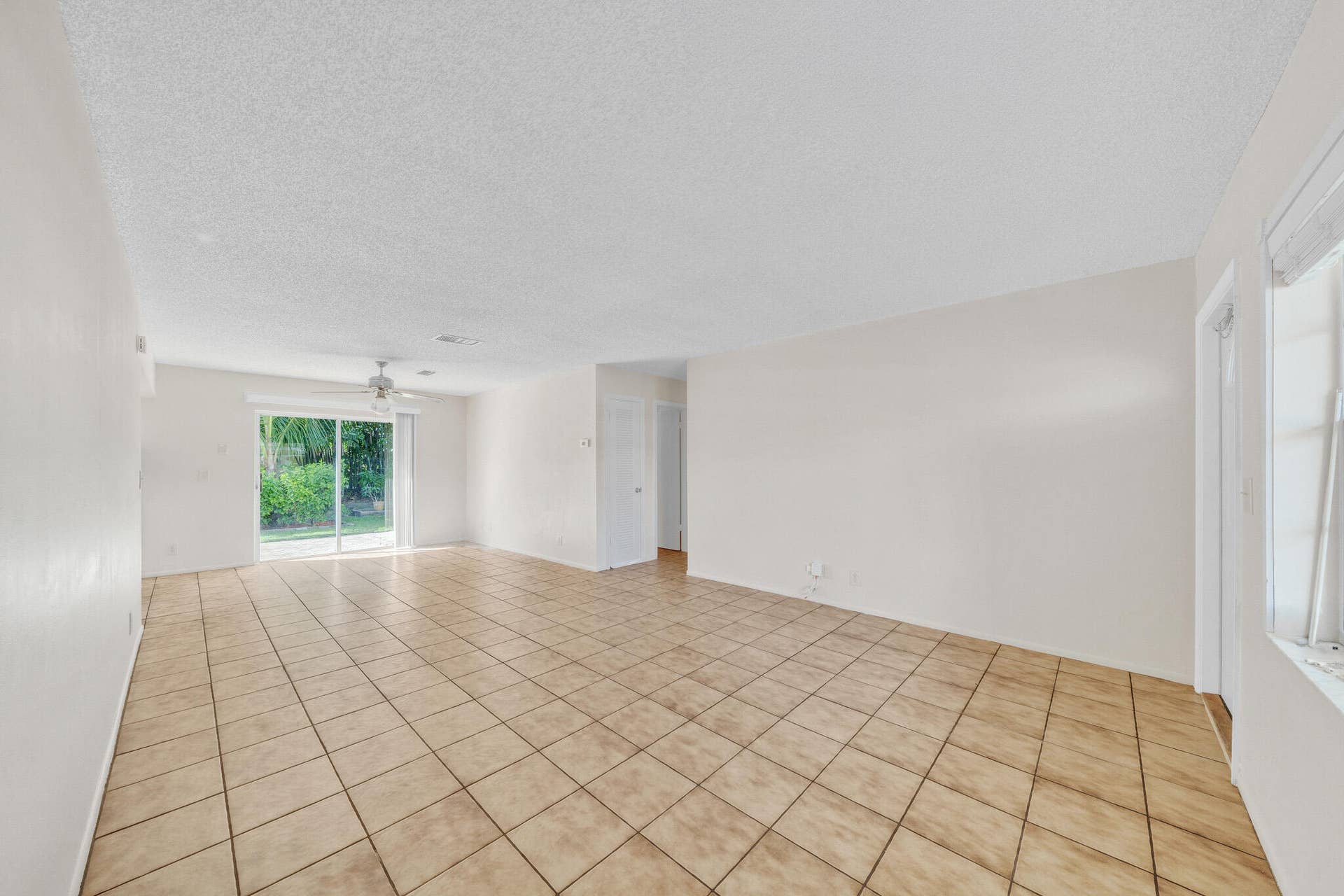 4 Living Area