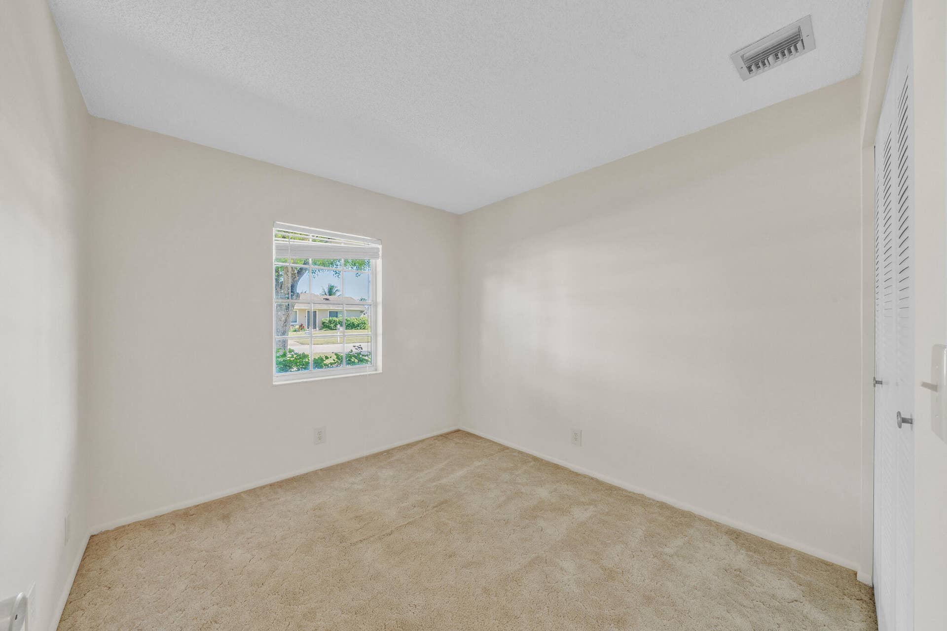 18 Guest Bedroom A (2)