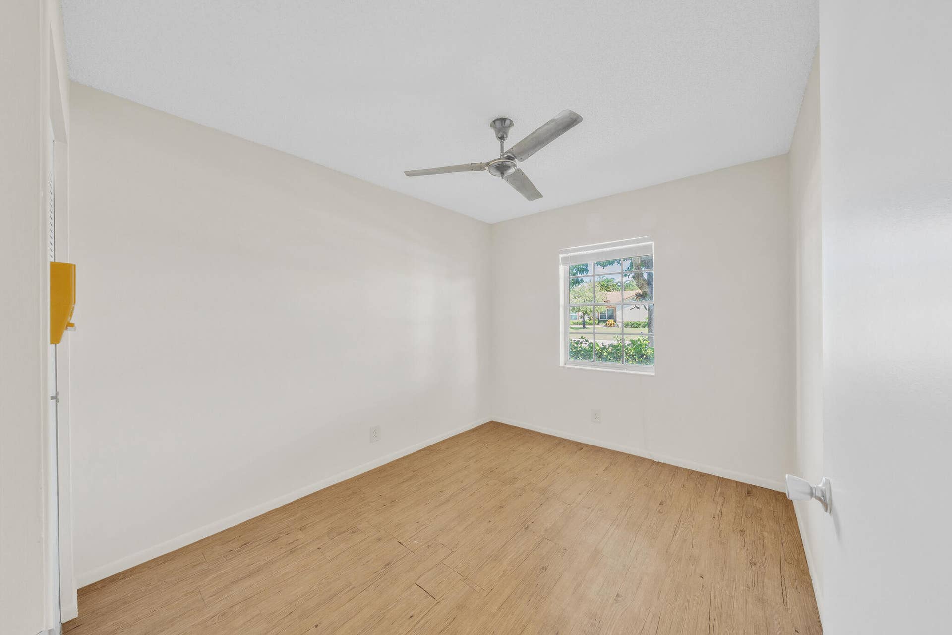17 Guest Bedroom B (2)