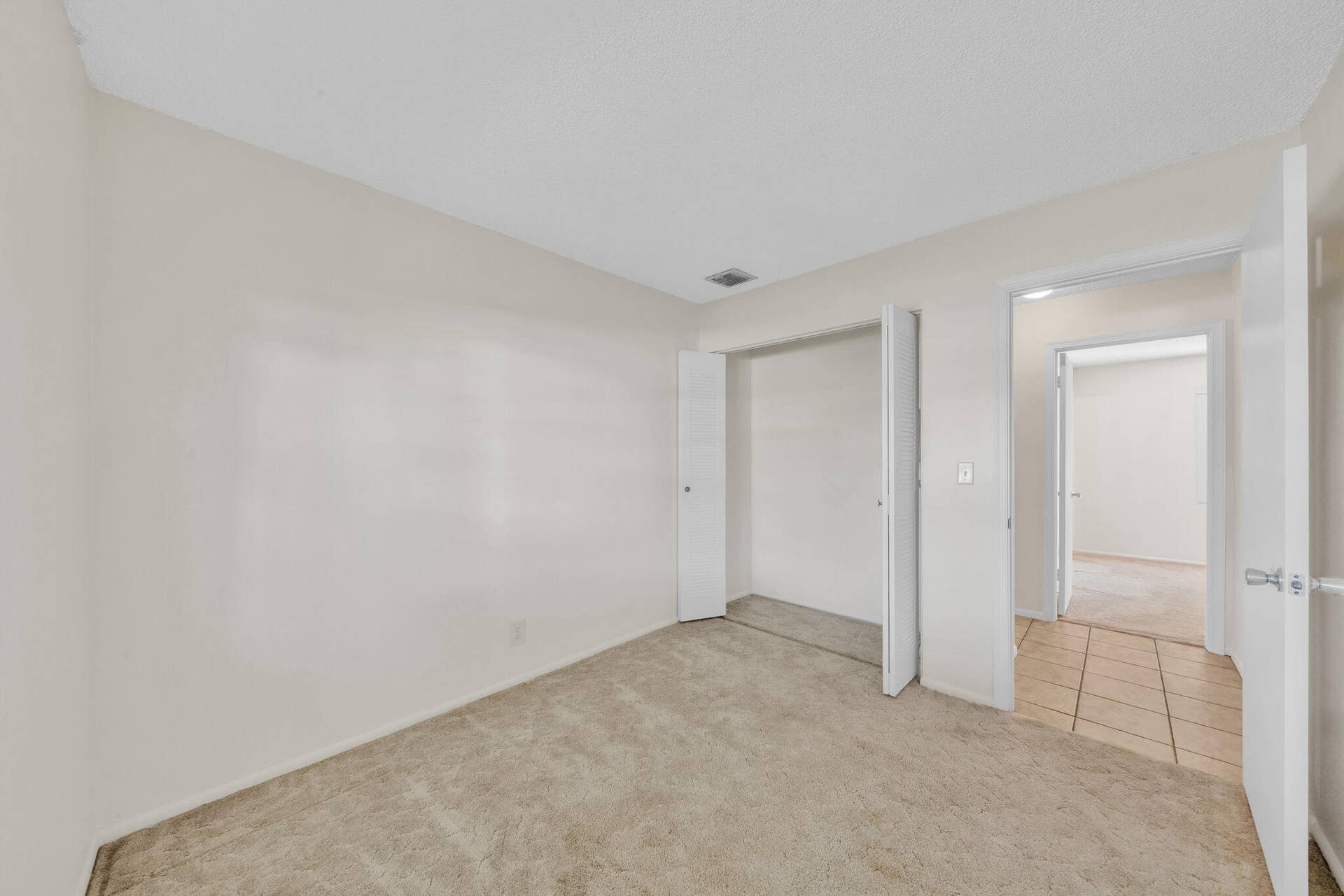 18 Guest Bedroom A (3)