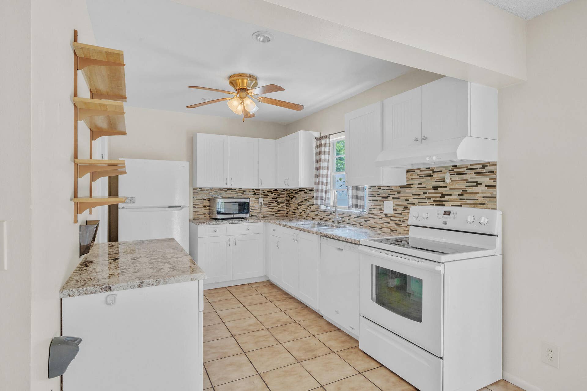 6 Kitchen (1)