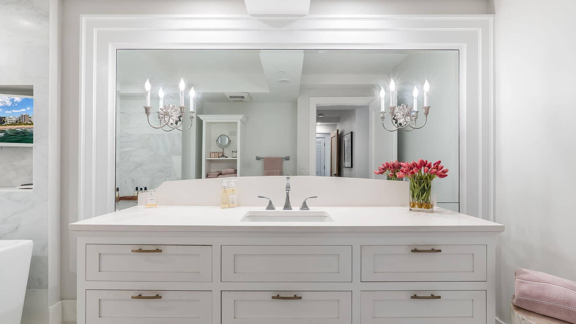 Primary Suite - Bath #1