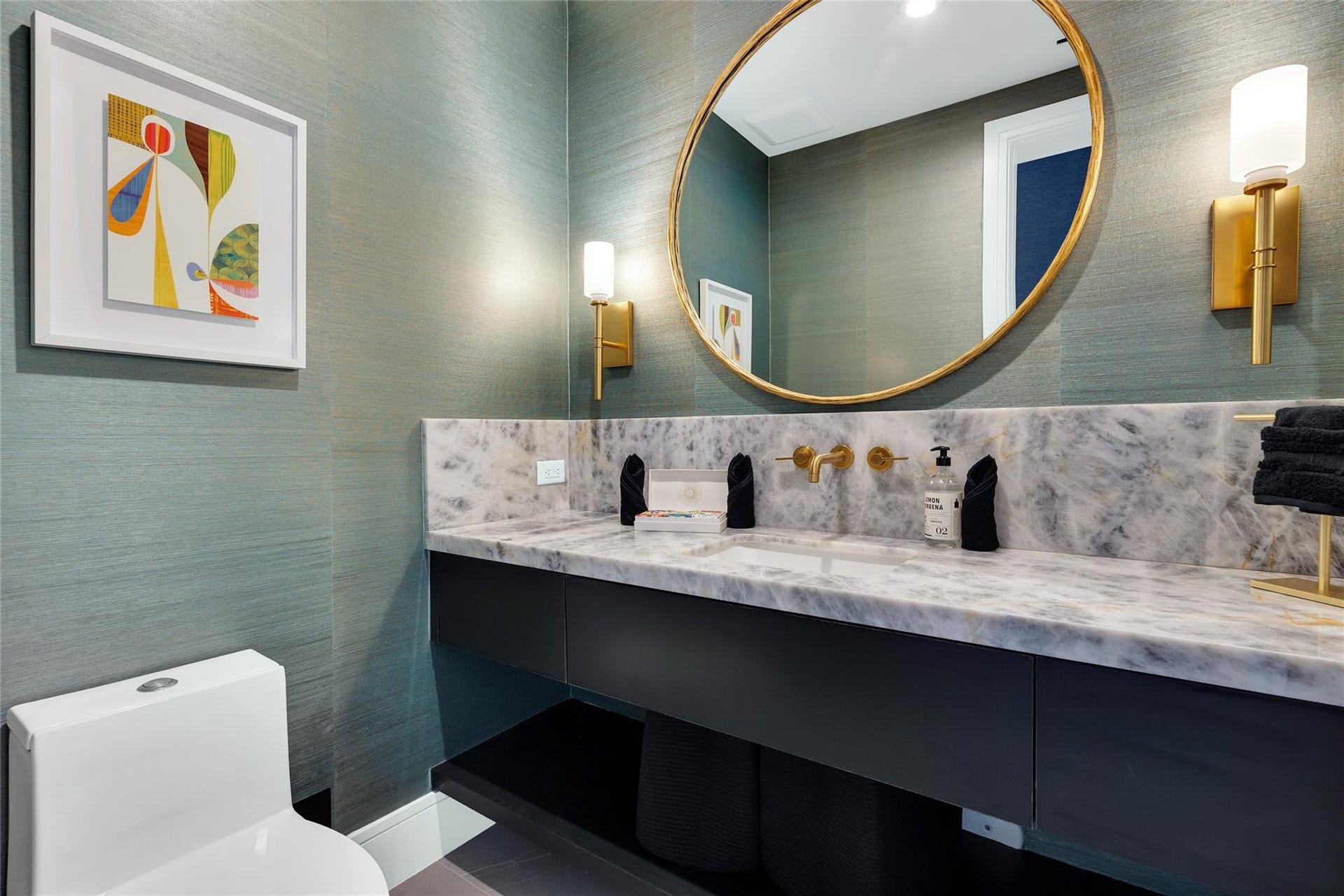 1730 SE 13th Street, Fort Lauderdale, FL 33316 Powder Room
