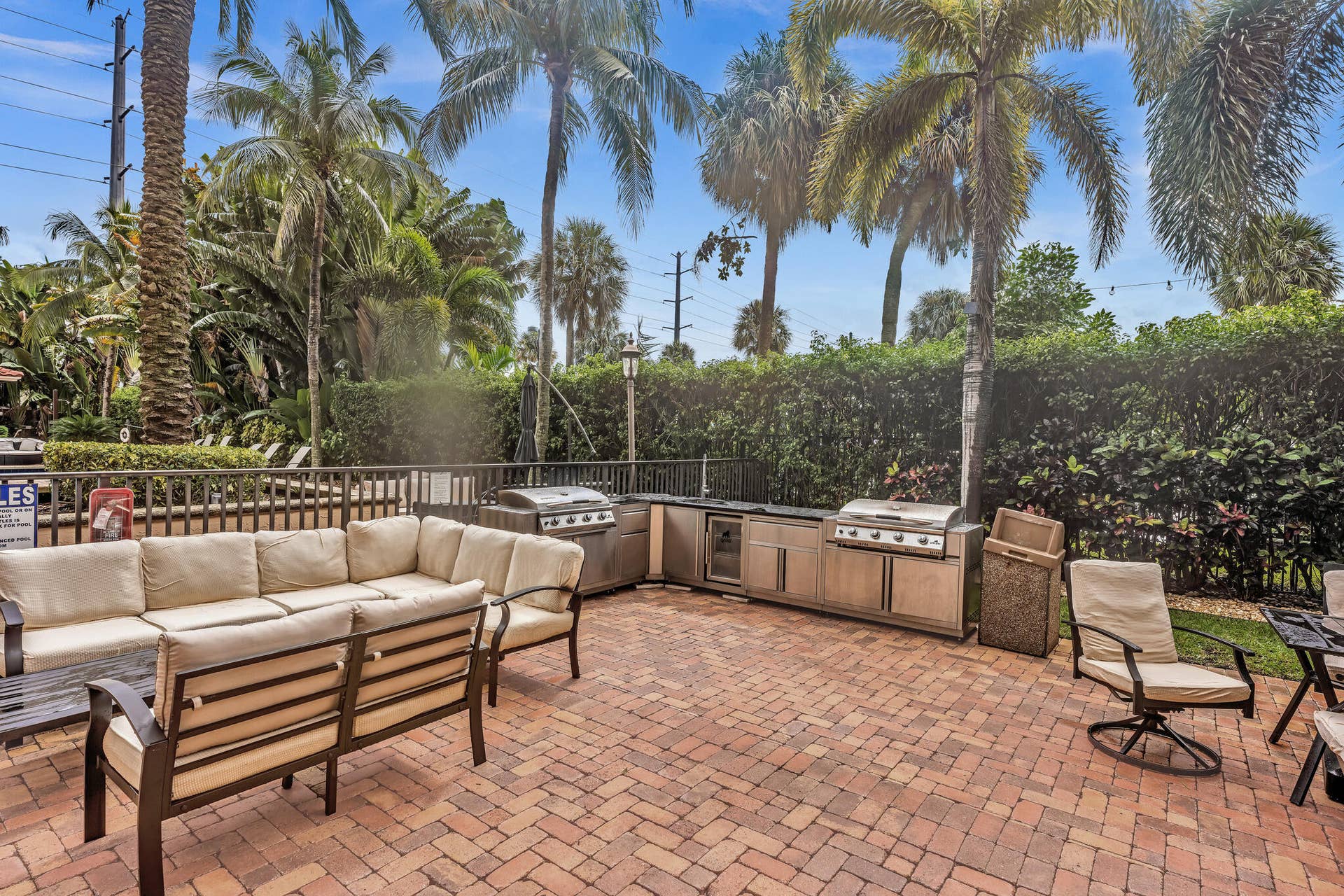 616 Clearwater Park Road, #213, West Palm Beach, FL 33401 Grill Area